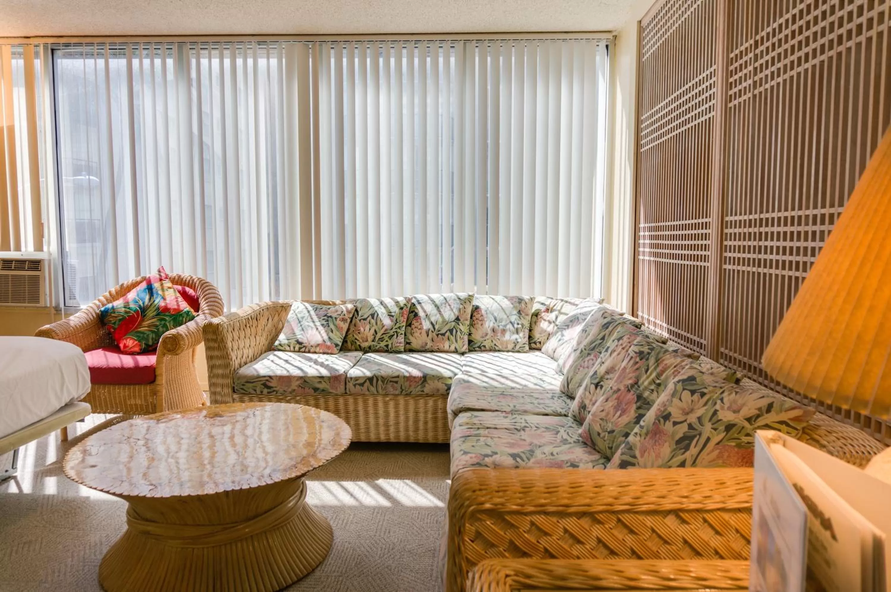 Living room in Kuhio Banyan Hotel (with Kitchenettes)