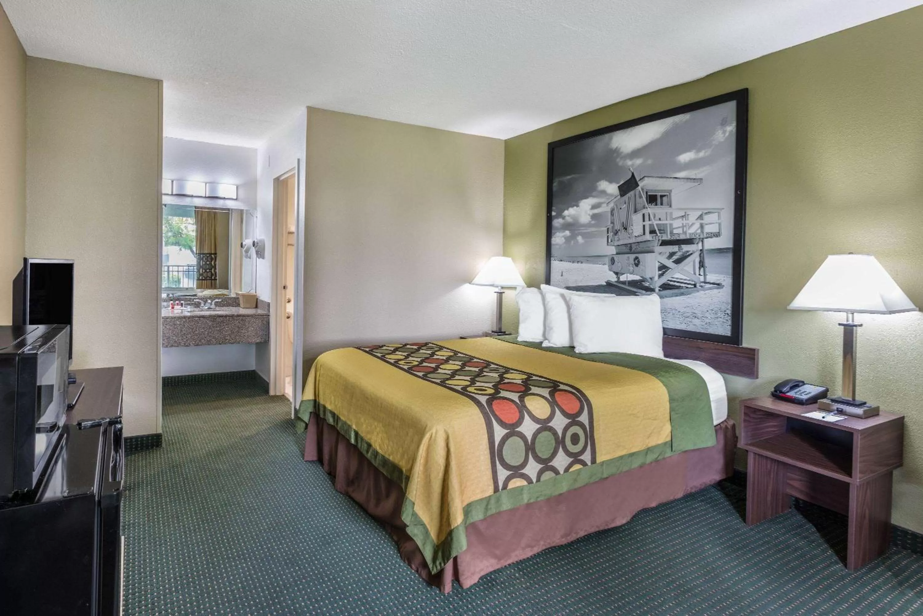Photo of the whole room, Bed in Super 8 by Wyndham Ocala I-75