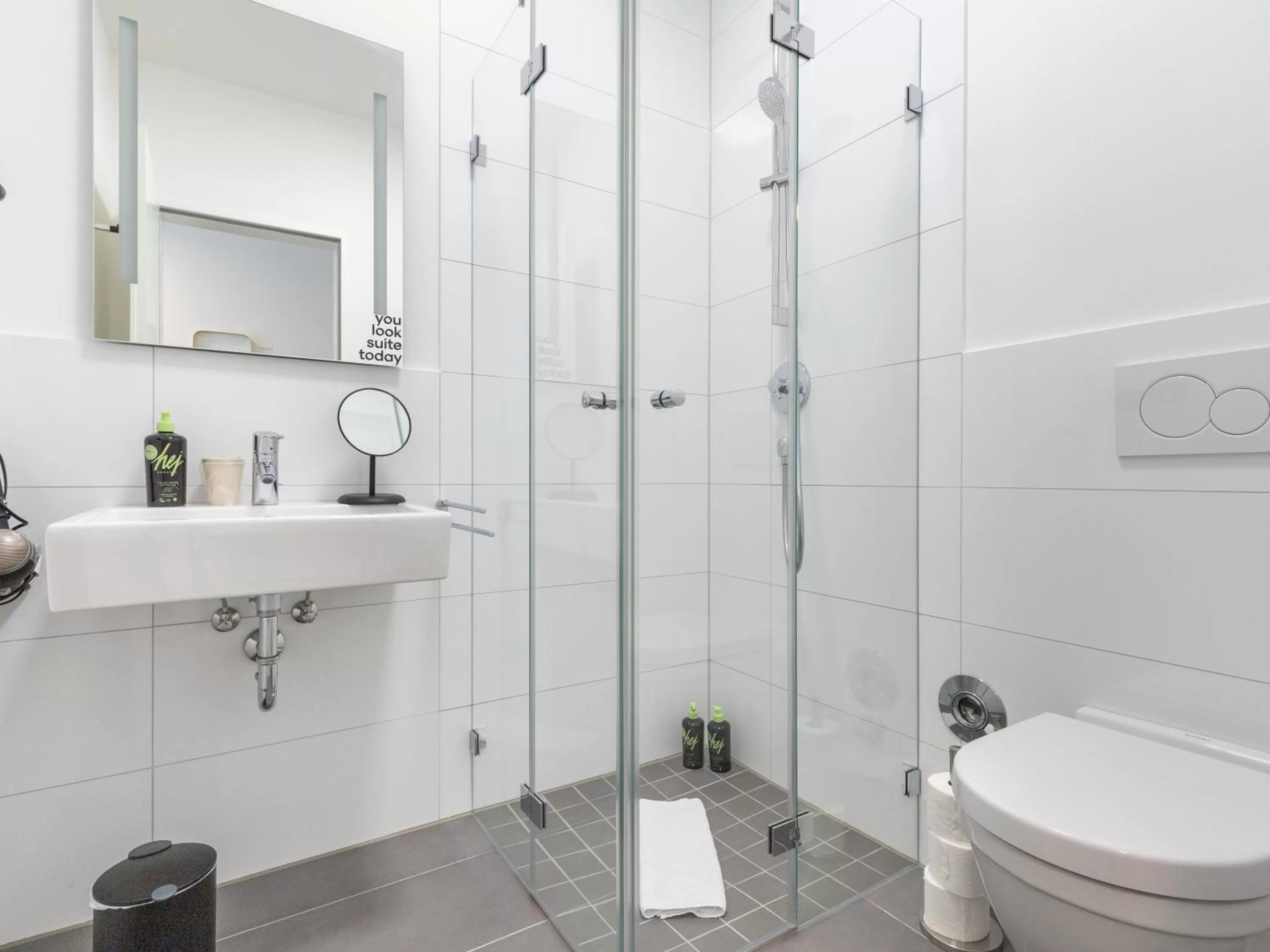 Shower in Limehome Gütersloh Eickhoffstraße