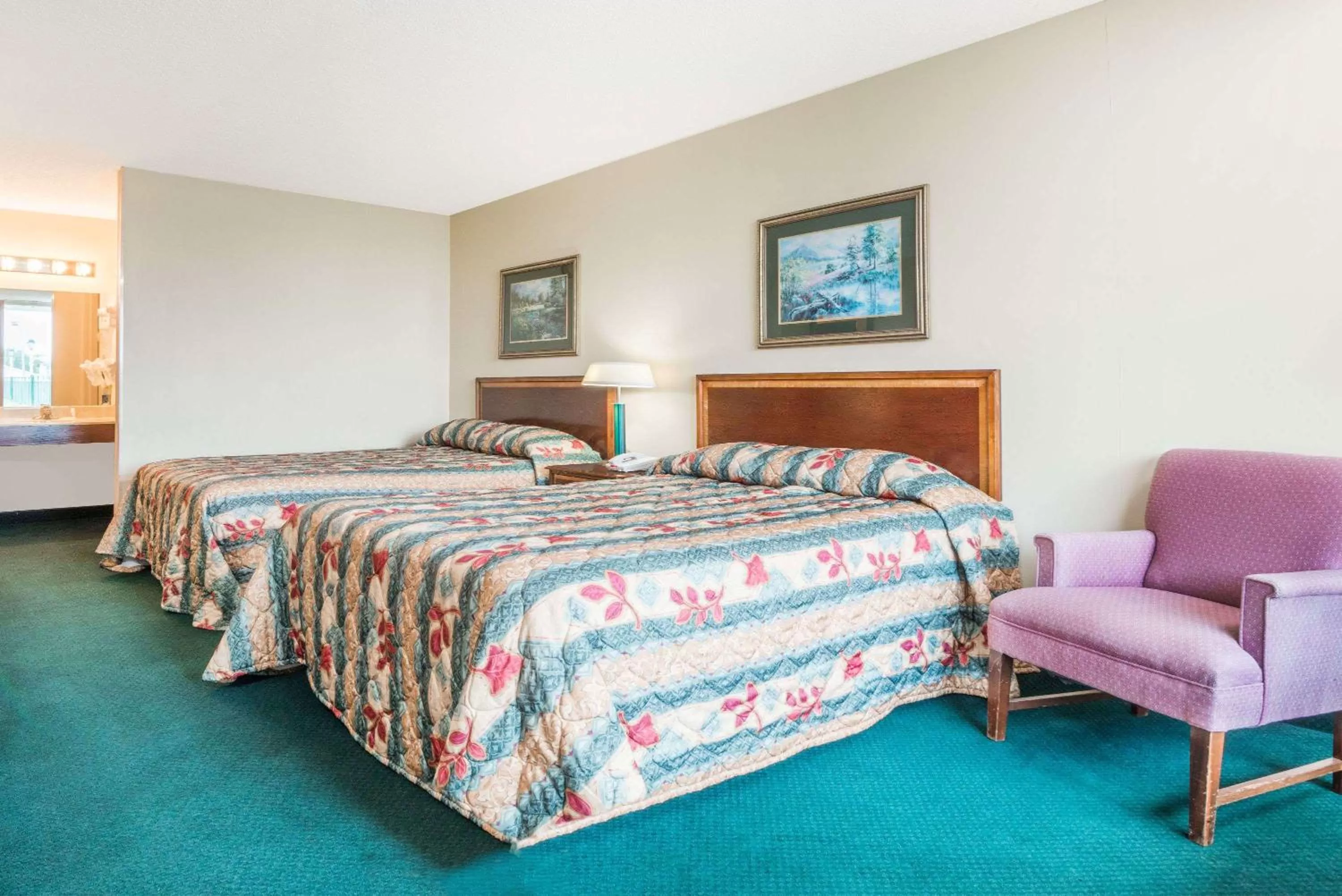 Photo of the whole room, Bed in Knights Inn Wabash