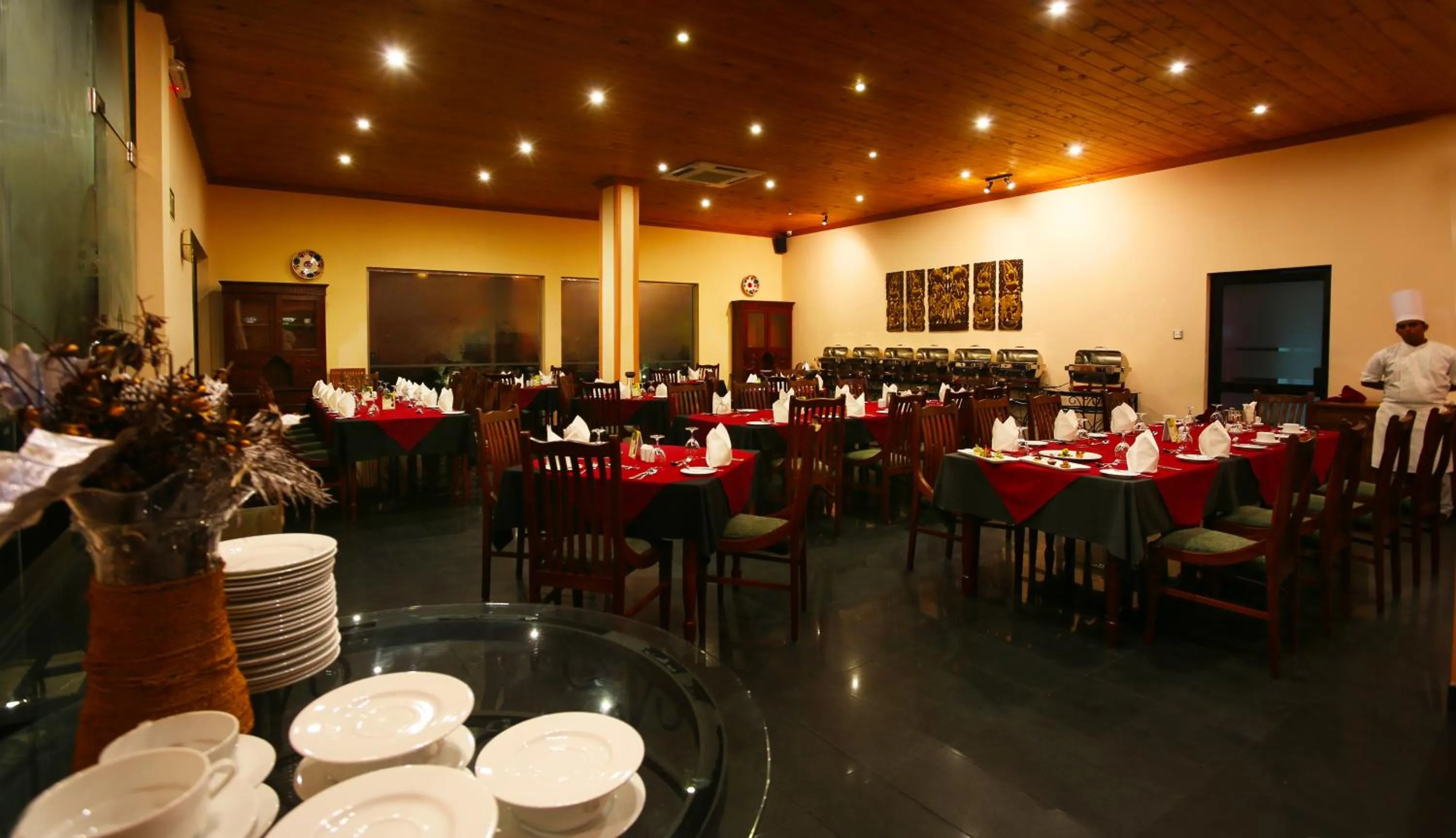 Restaurant/places to eat in Randholee Resort & Spa