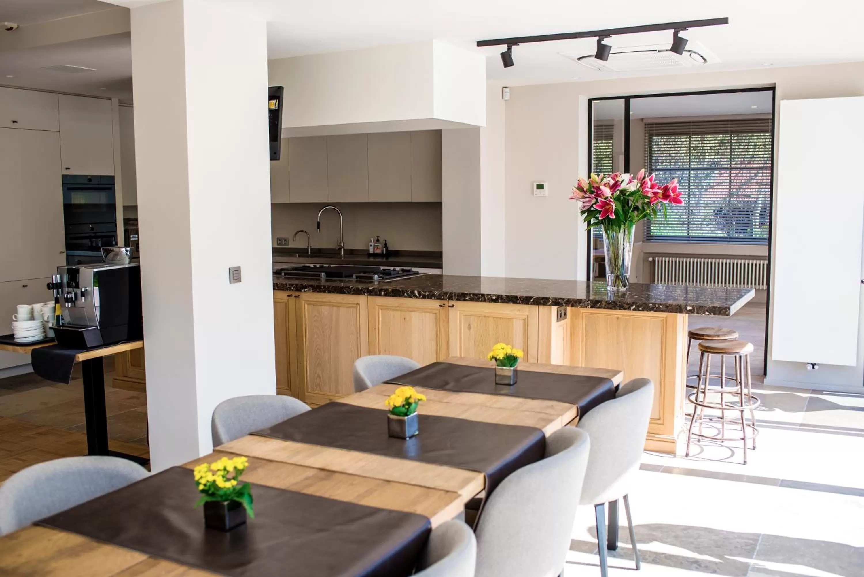 Dining area in Aquarand