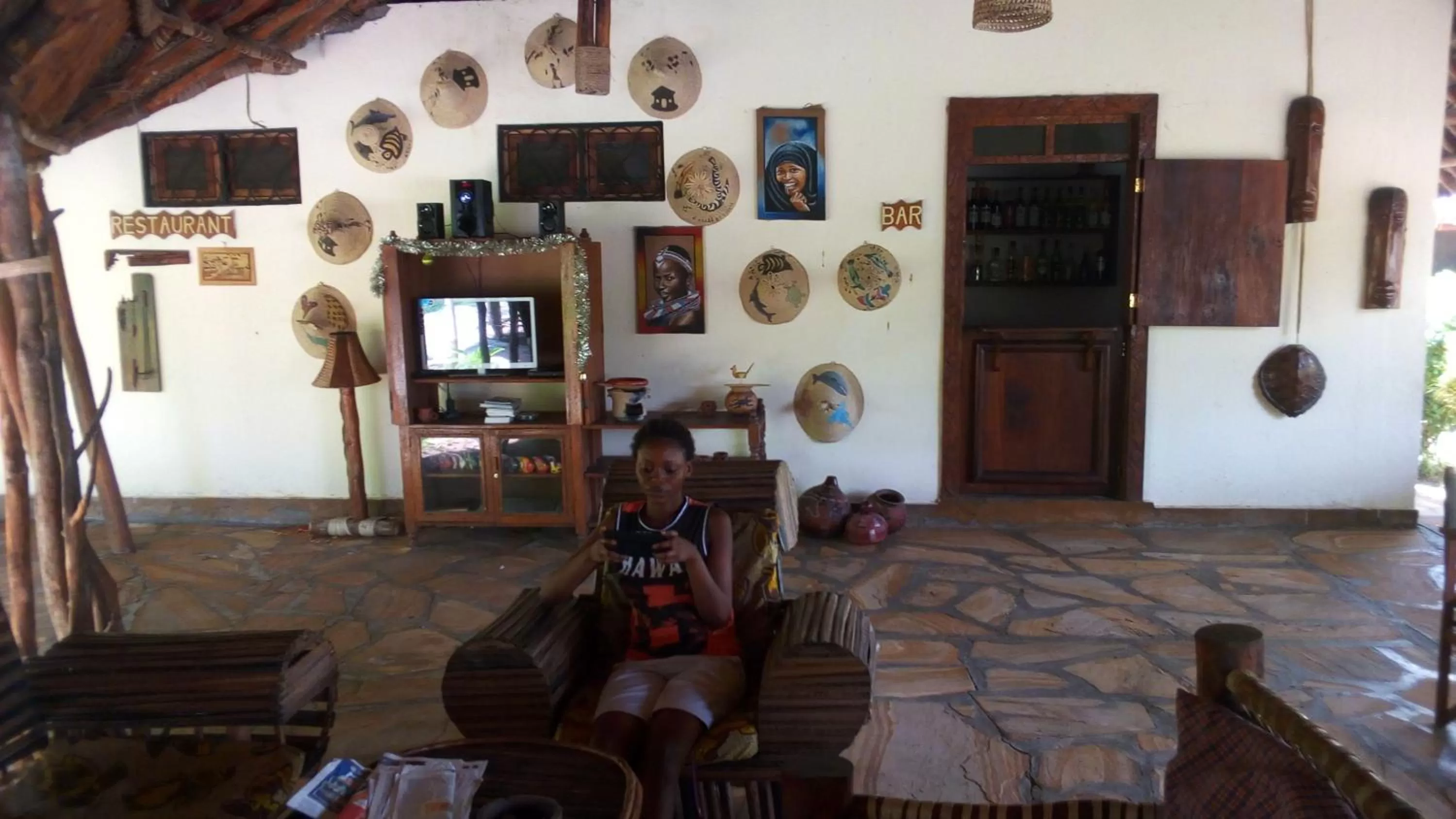 Communal lounge/ TV room in Bahari Pori Resort