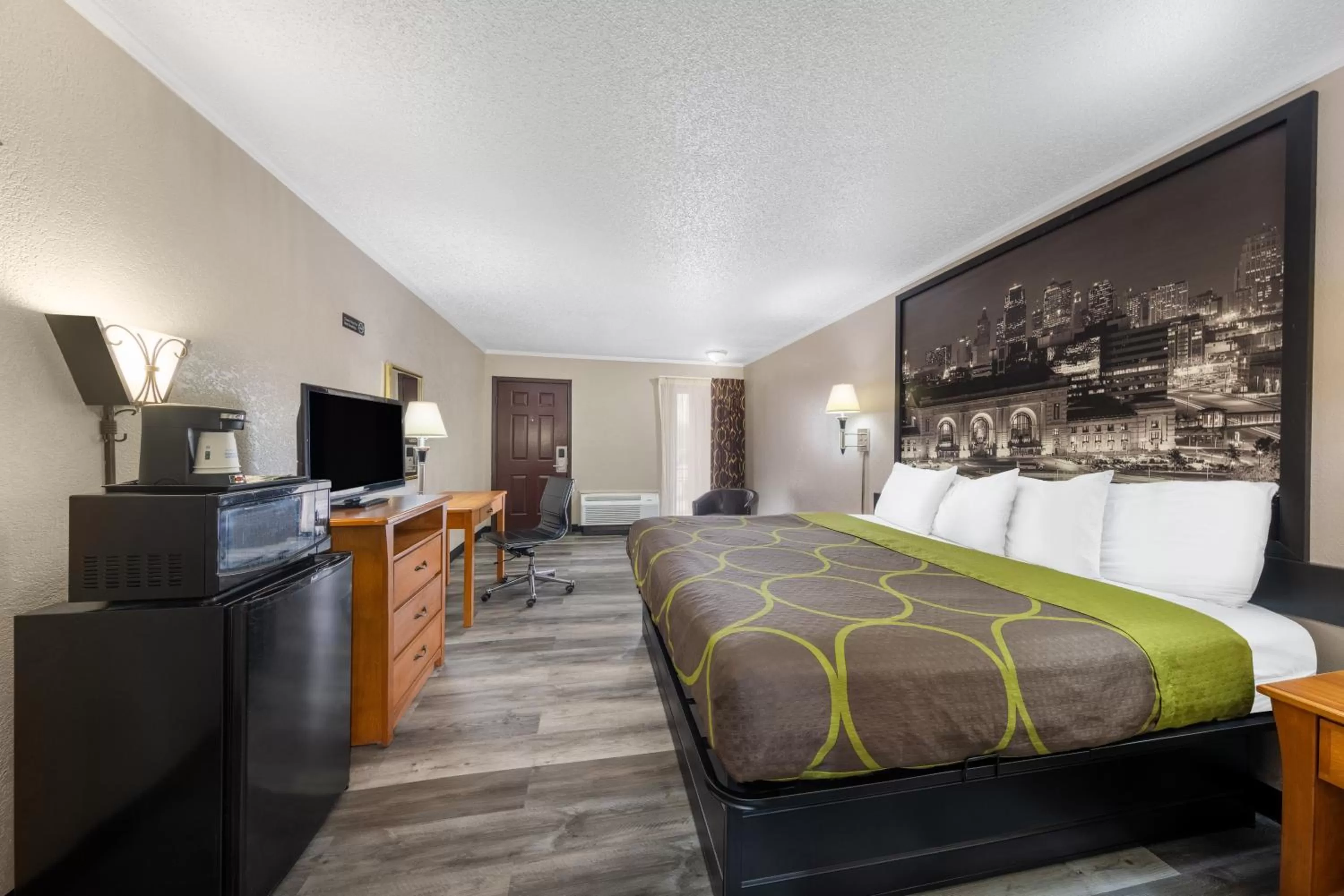 Bed in Super 8 by Wyndham Kansas City Airport North