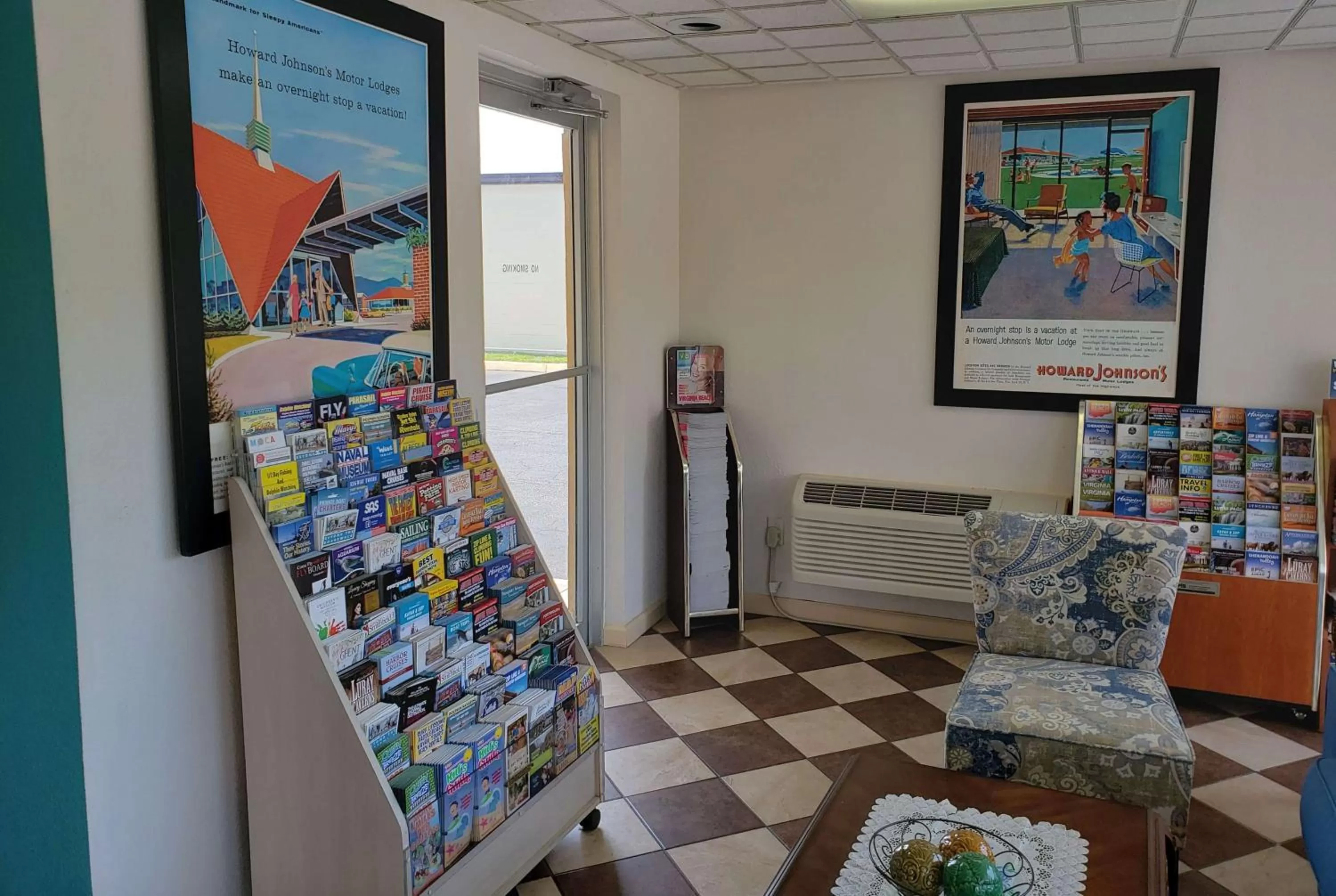 Lobby or reception in Howard Johnson by Wyndham Virginia Beach