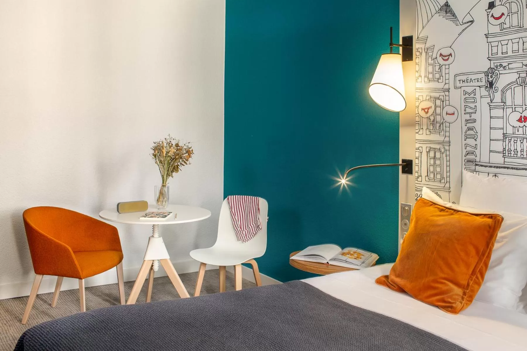 Bed in Hôtel Mercure Paris Centre Gare Montparnasse