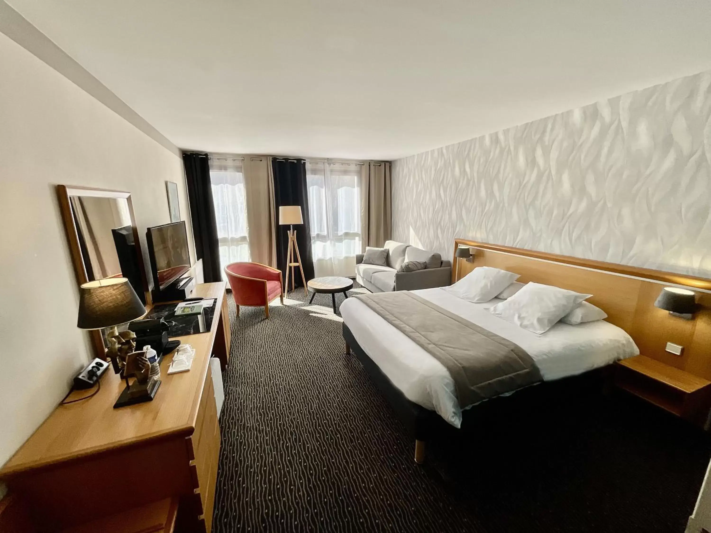 Superior Double Room in Domaine de la Forêt d'Orient, Logis Hôtel, Restaurant, Spa et Golf Superior Double Room in Domaine de la Forêt d'Orient, Logis Hôtel, Restaurant, Spa et Golf