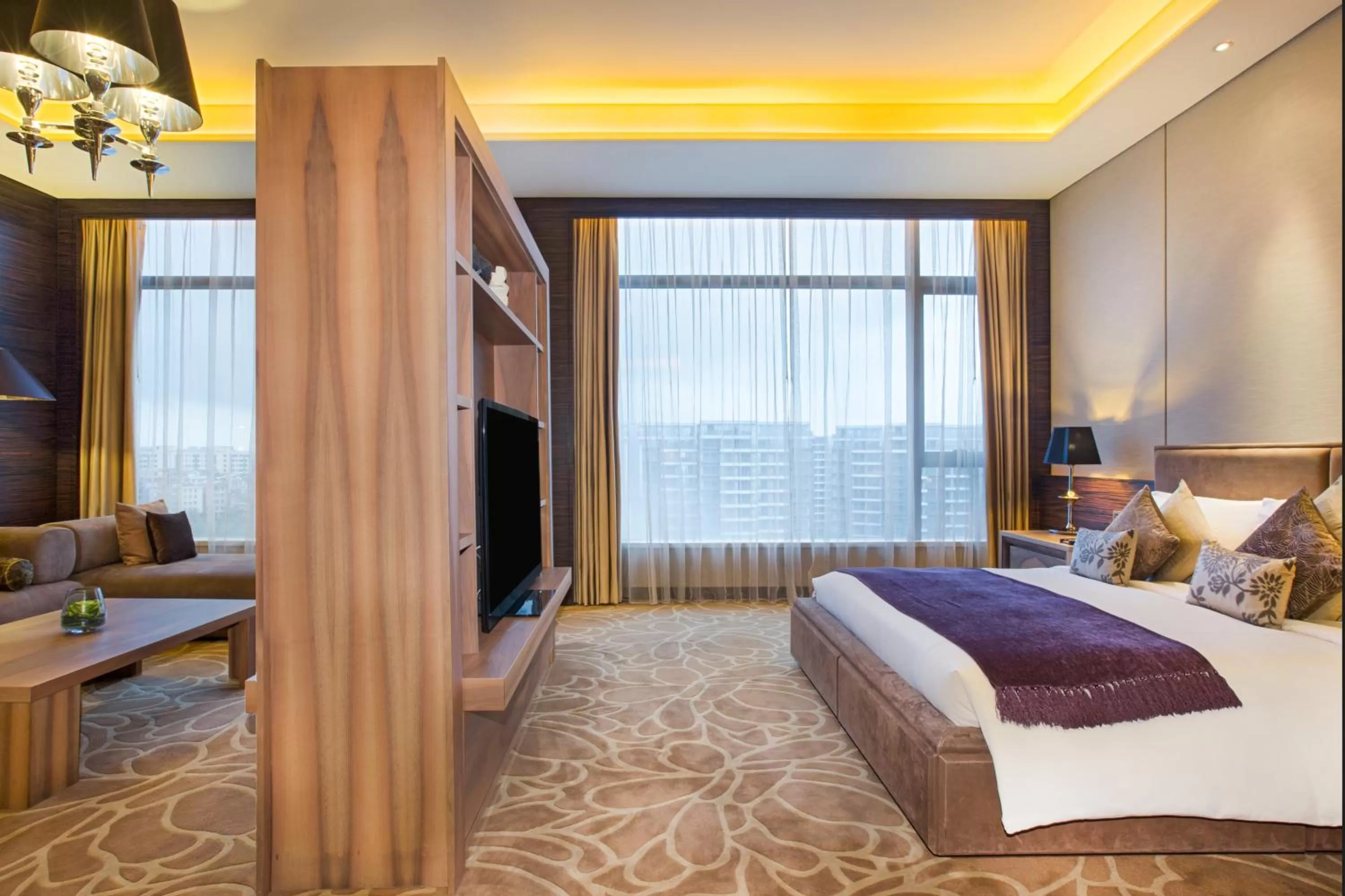 Photo of the whole room, Bed in Crowne Plaza Guangzhou Huadu by IHG