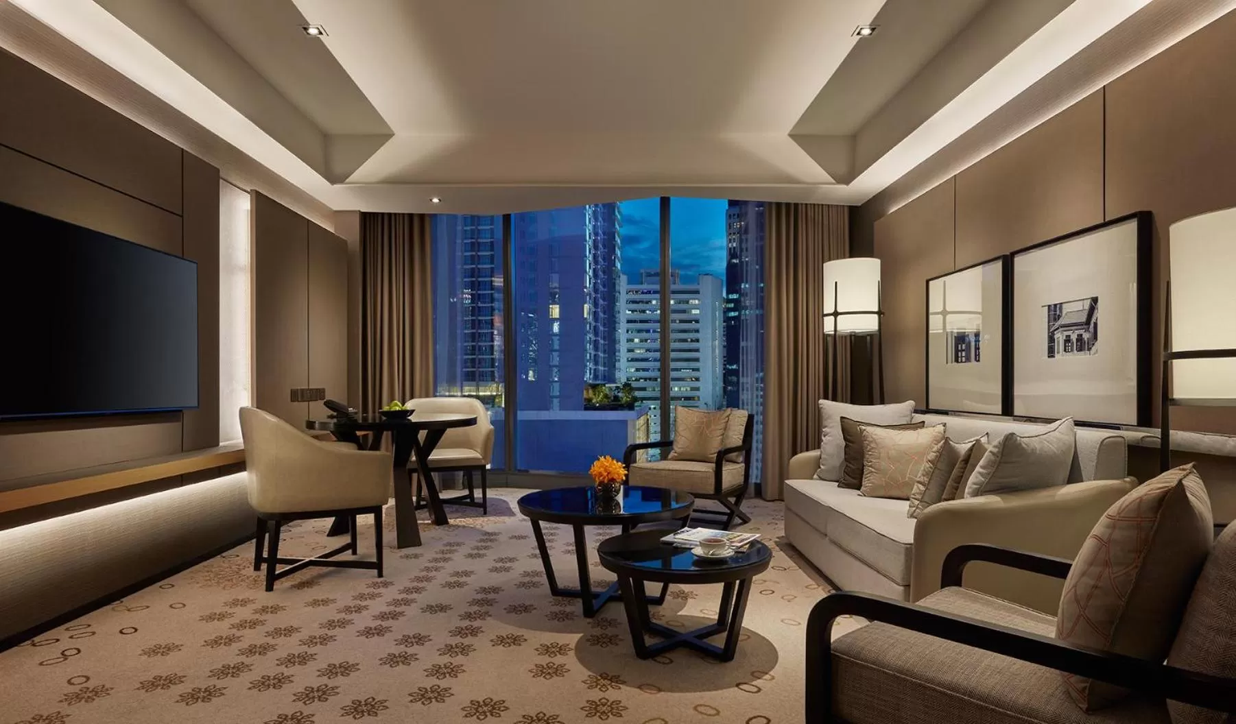 Living room in Hyatt Regency Bangkok Sukhumvit