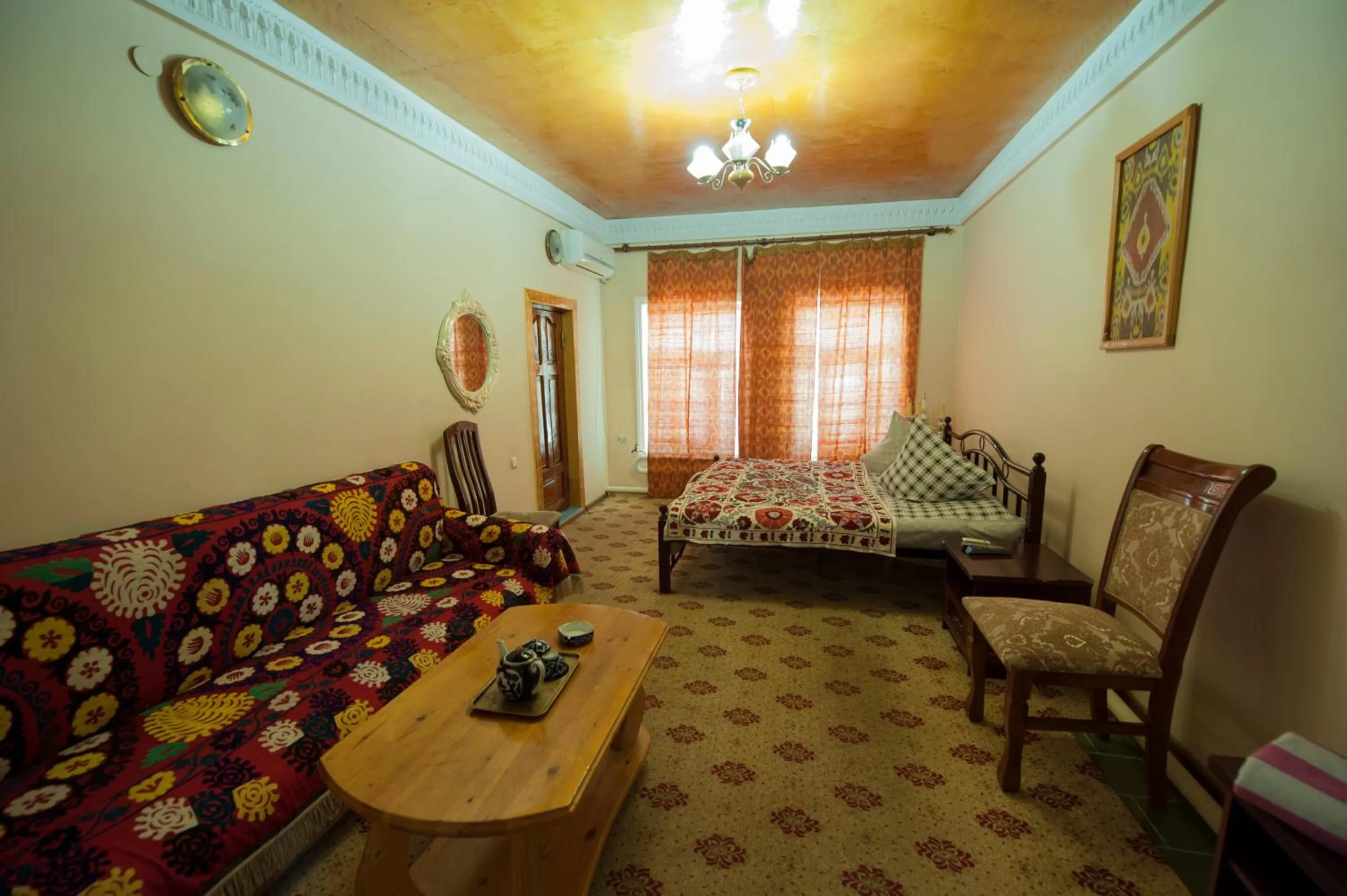 Living room in Best Hotel Nasriddin Navruz 1 Minut way till Old City