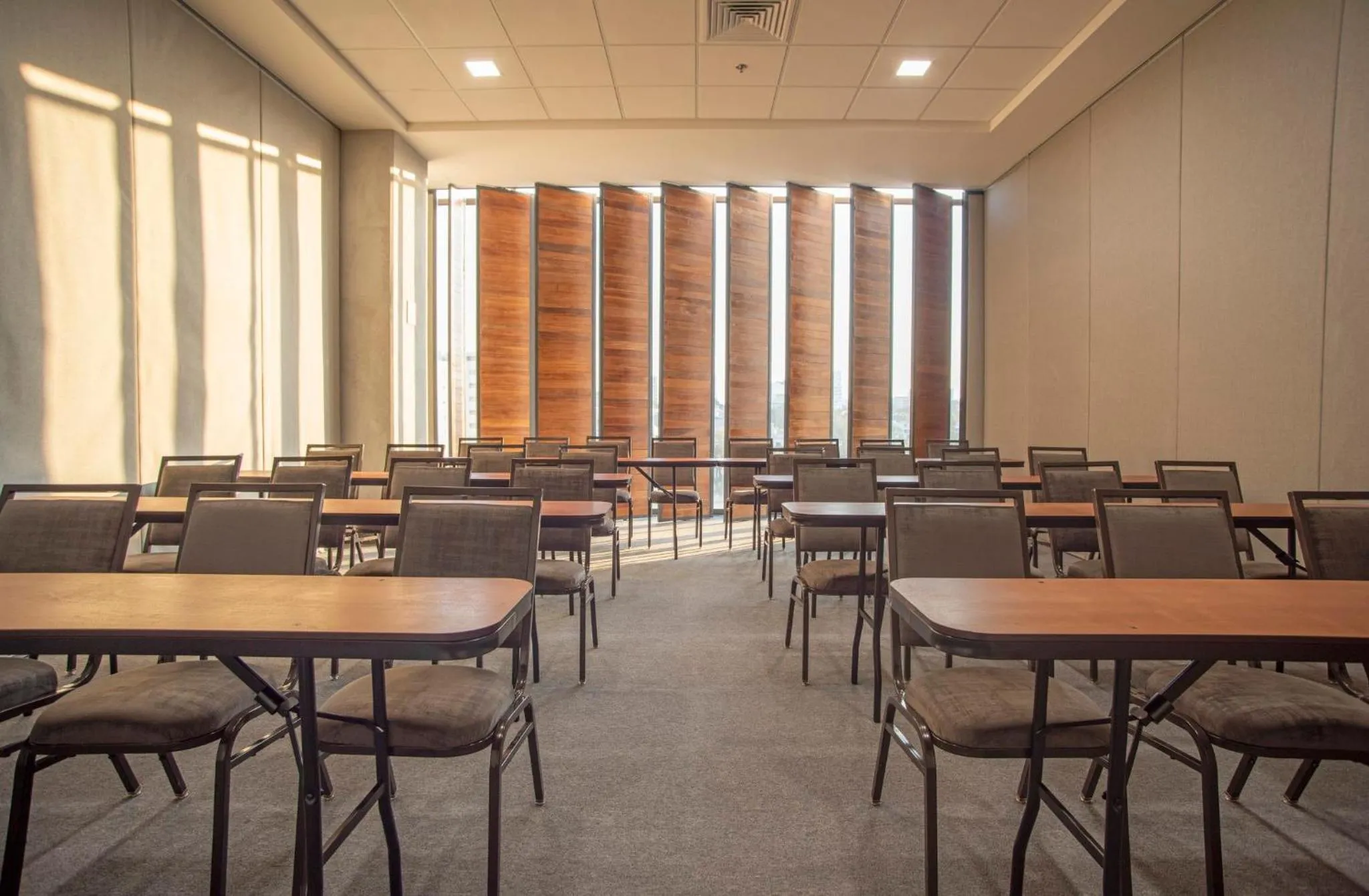 Meeting/conference room in voco Guadalajara Neruda by IHG