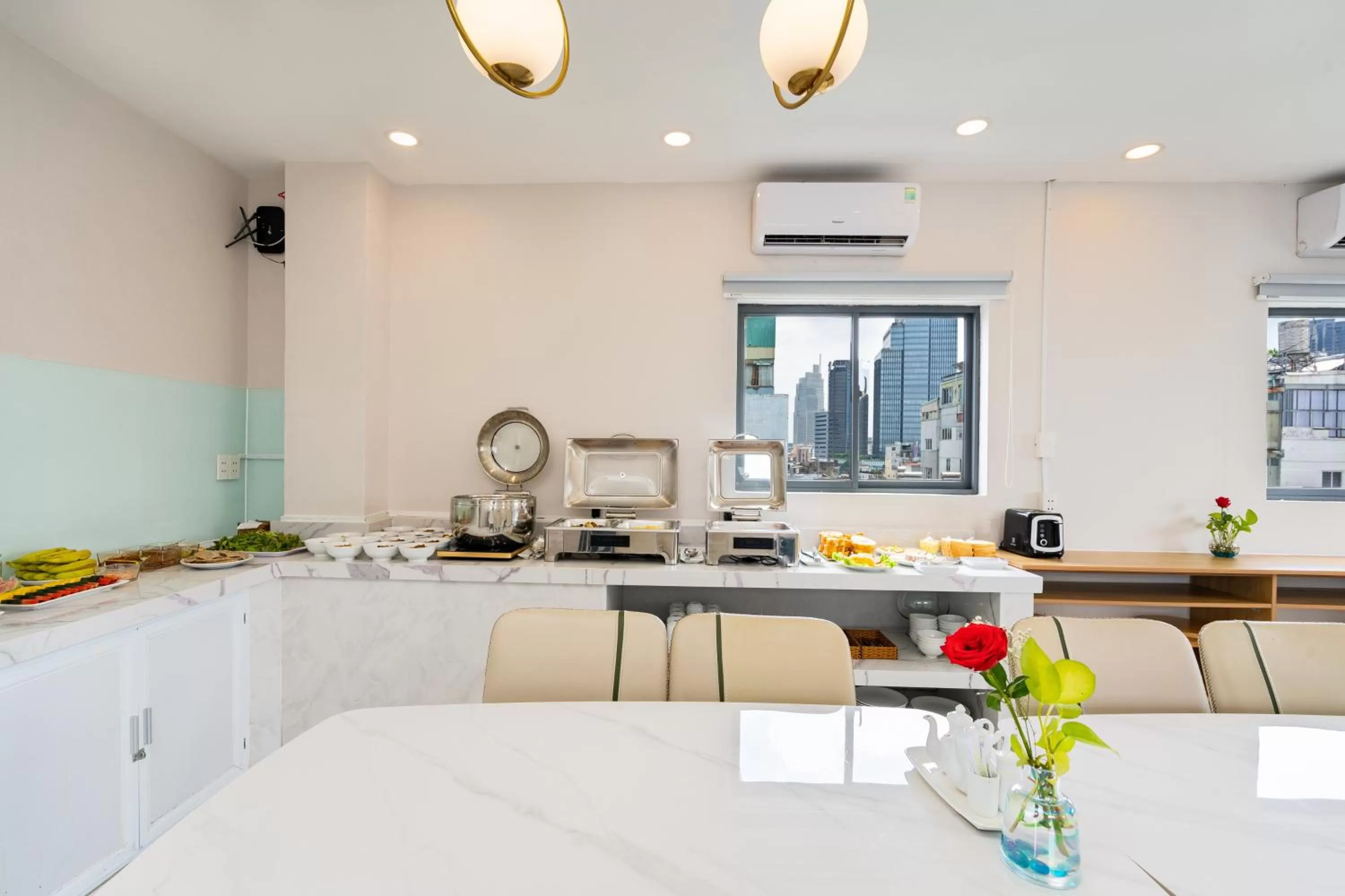 Restaurant/places to eat in A&A Toronto Hotel