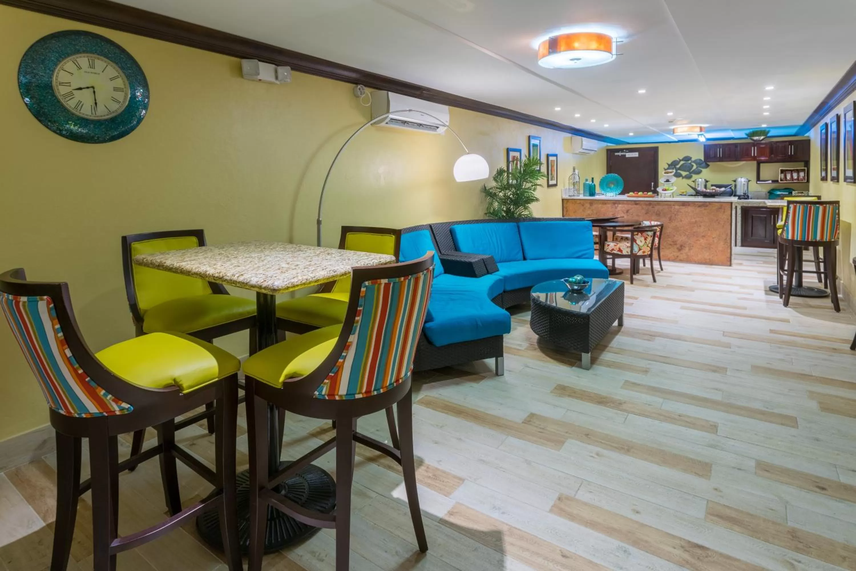 Lounge or bar in Holiday Inn Resort Montego Bay All Inclusive, an IHG Hotel