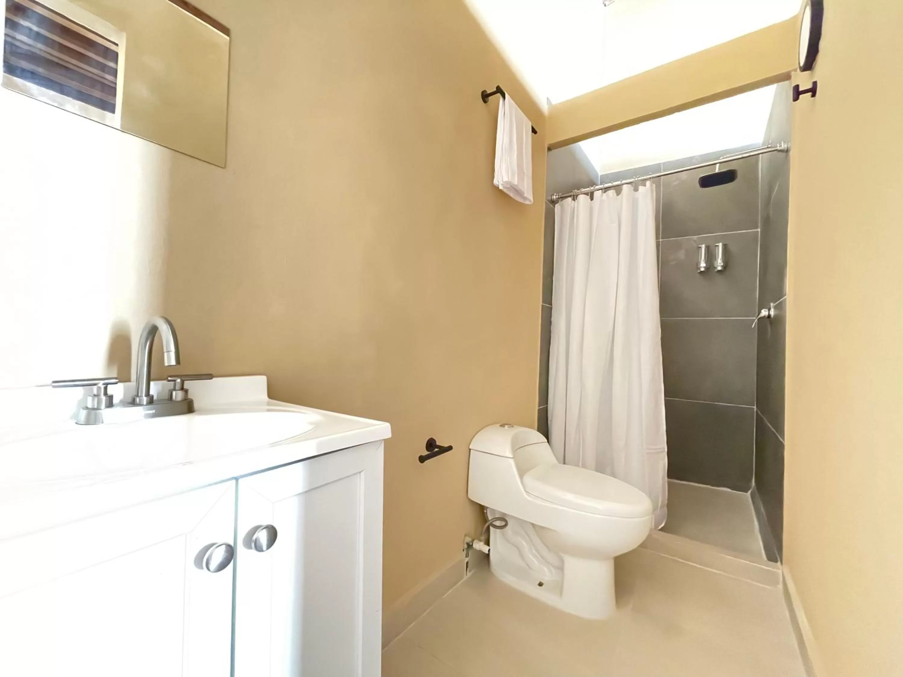 Bathroom in Colmena Hotel CDMX Centro