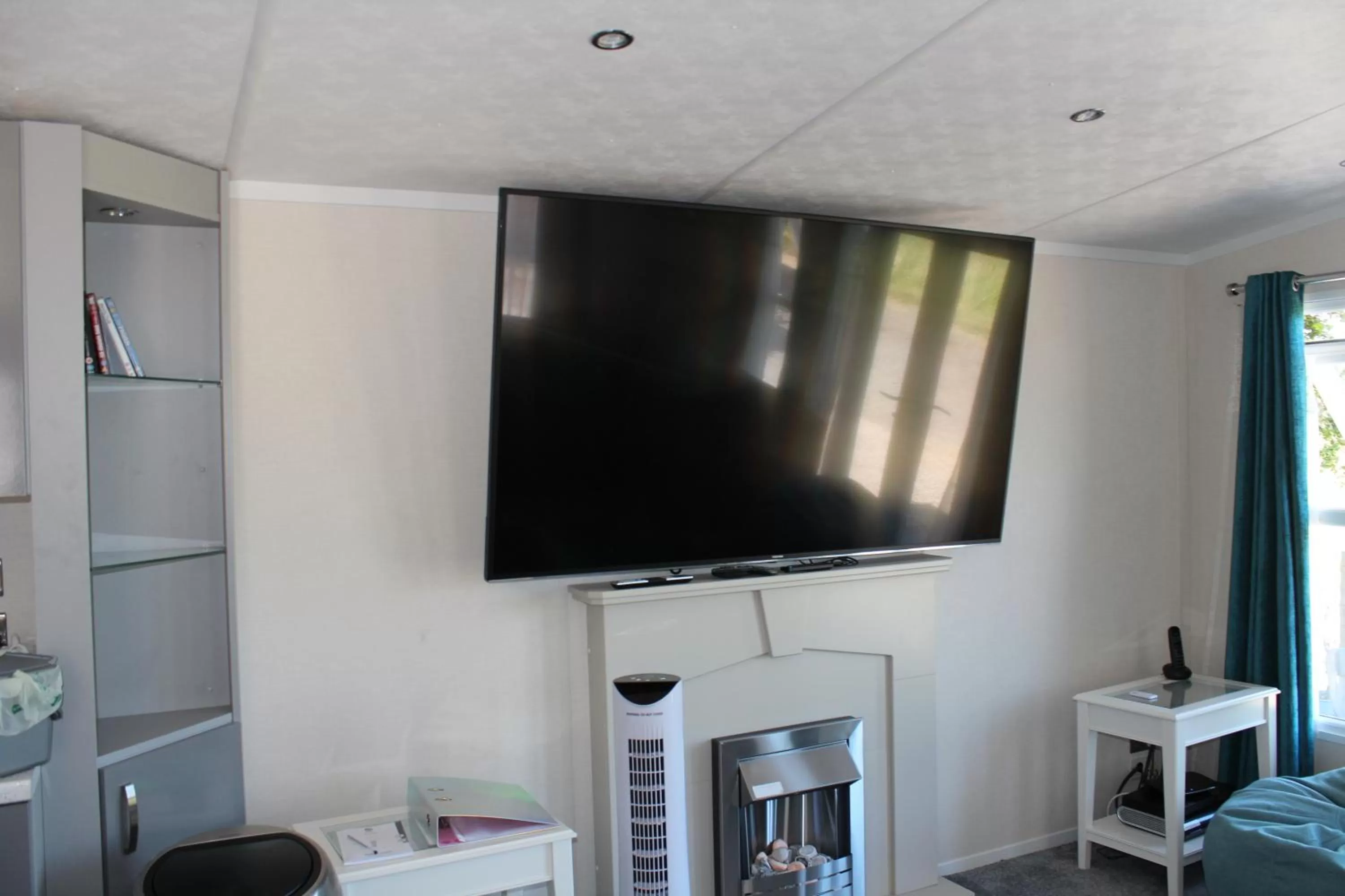 TV/Entertainment Center in Molland Manor House Bed & Breakfast