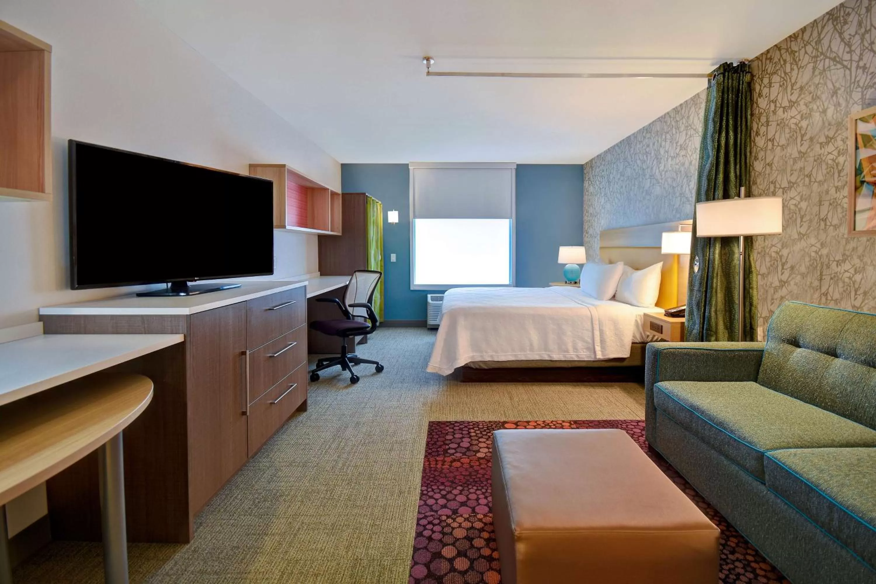 Bedroom, Bed in Home2 Suites Eau Claire South, Wi