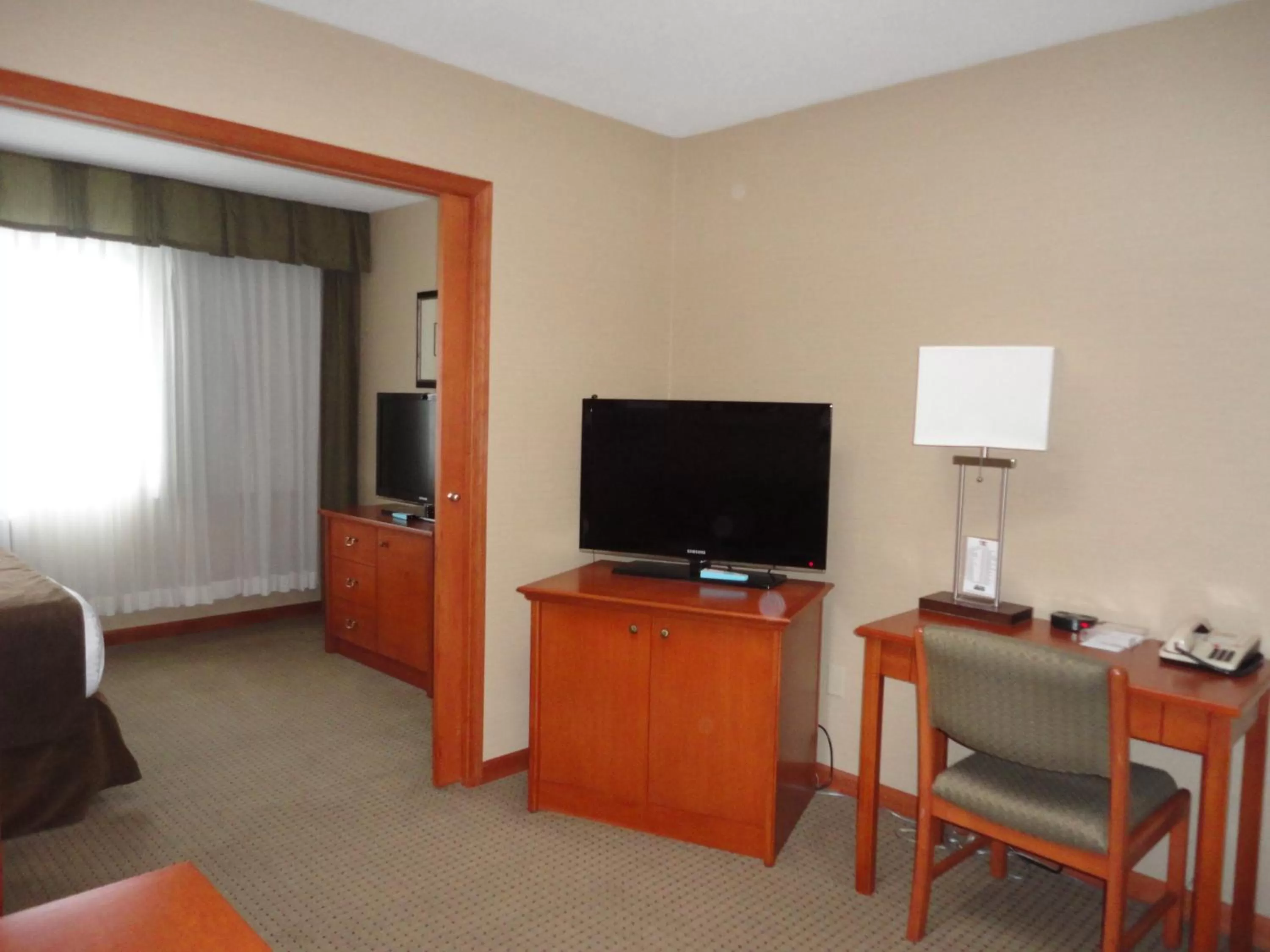 One-Bedroom Queen Suite with Sofa Bed in Ramada by Wyndham Kelowna Hotel & Conference Center
