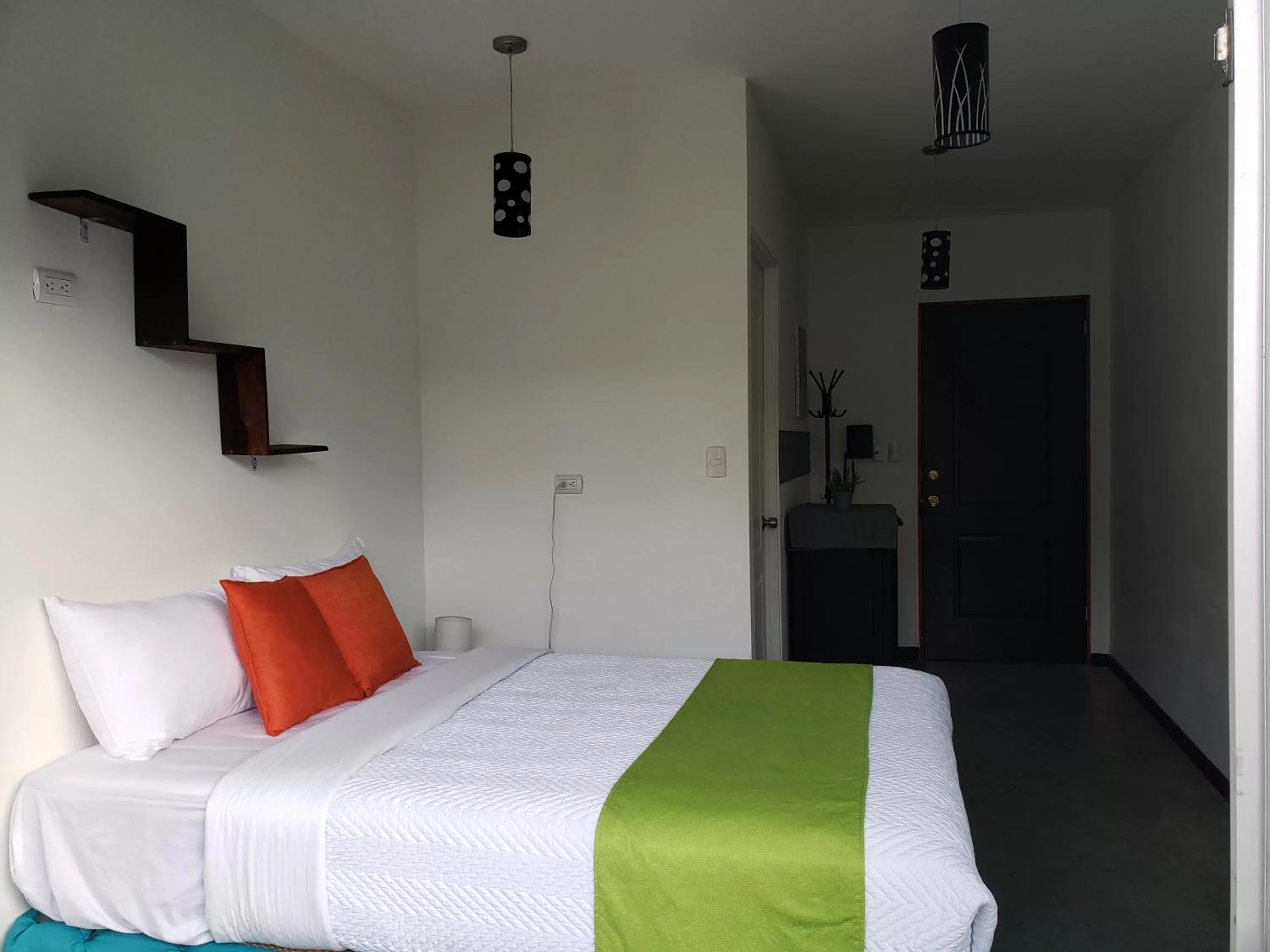 Photo of the whole room, Bed in Cando Living Apartments in Central Avenue