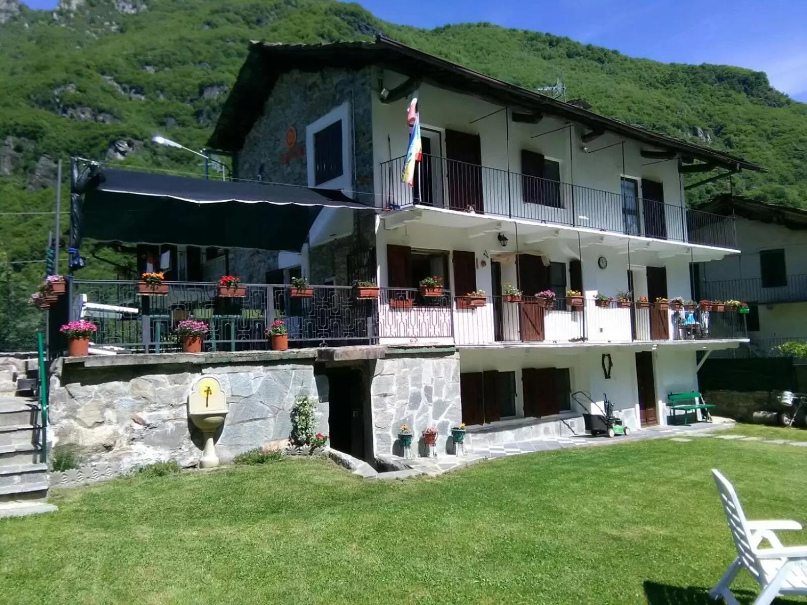 Property Building in La Ghita