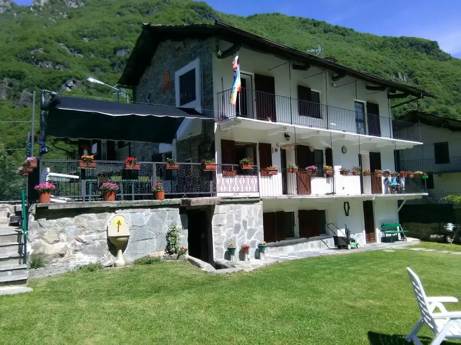 Property Building in La Ghita Property Building in La Ghita