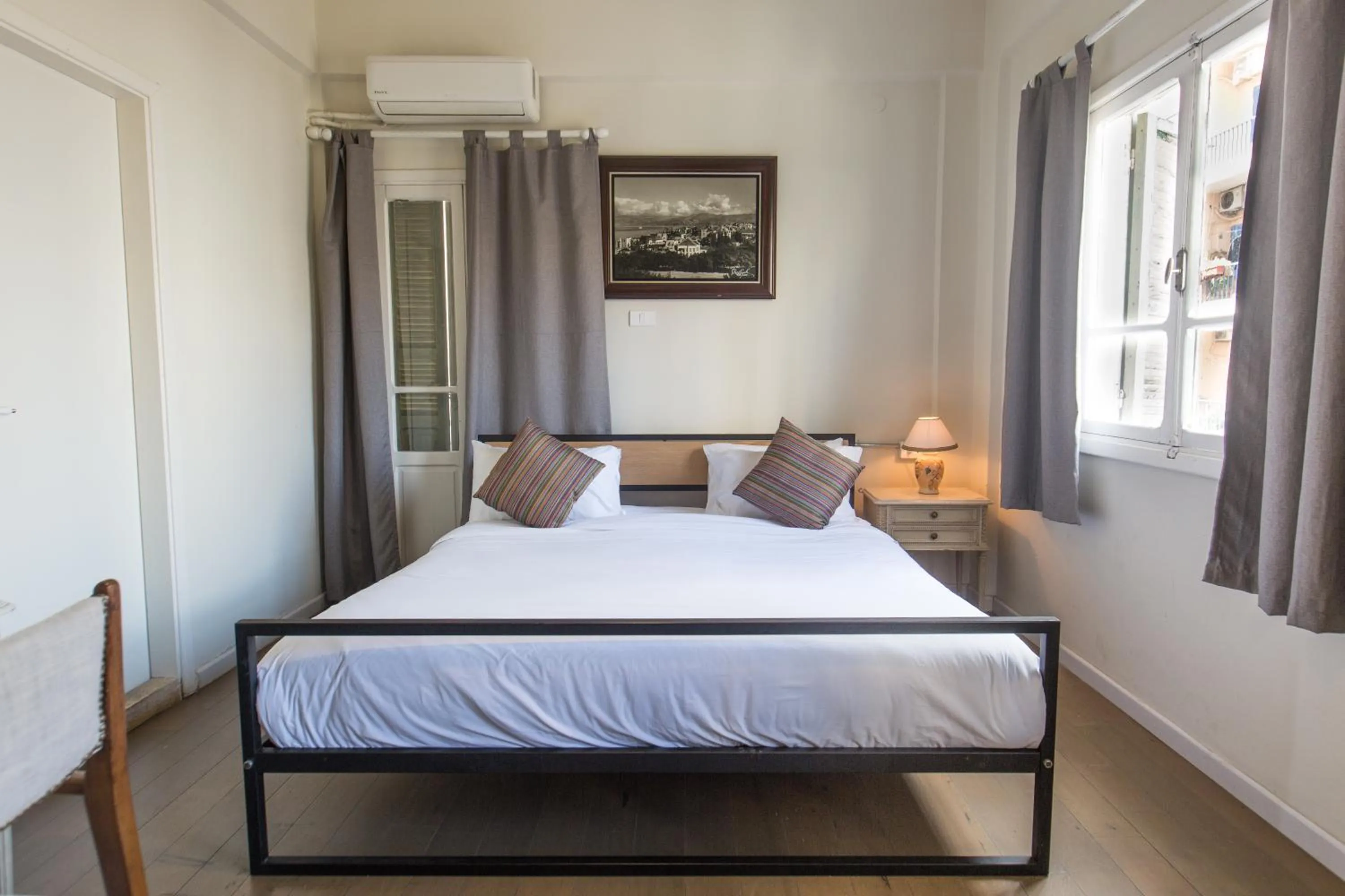 Photo of the whole room, Bed in The Grand Meshmosh Hotel