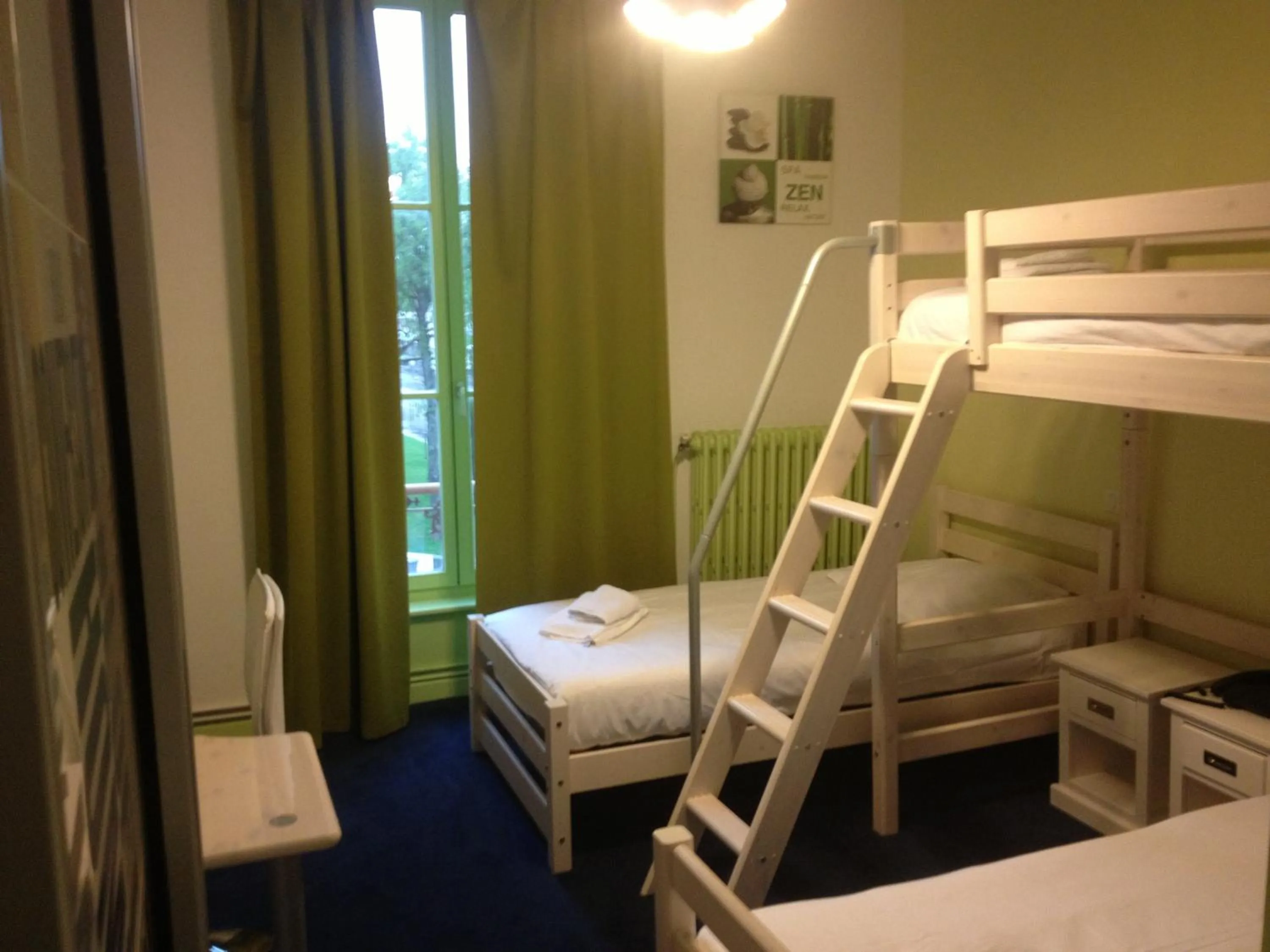 Photo of the whole room, Bed in Hotel Couleurs Sud Centre-ville Gare Charleville-Mézières