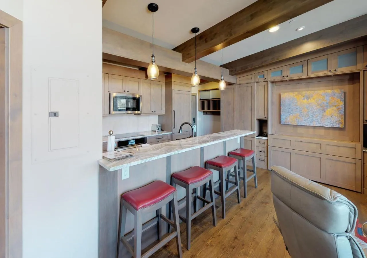 Kitchen or kitchenette in Manor Vail Lodge