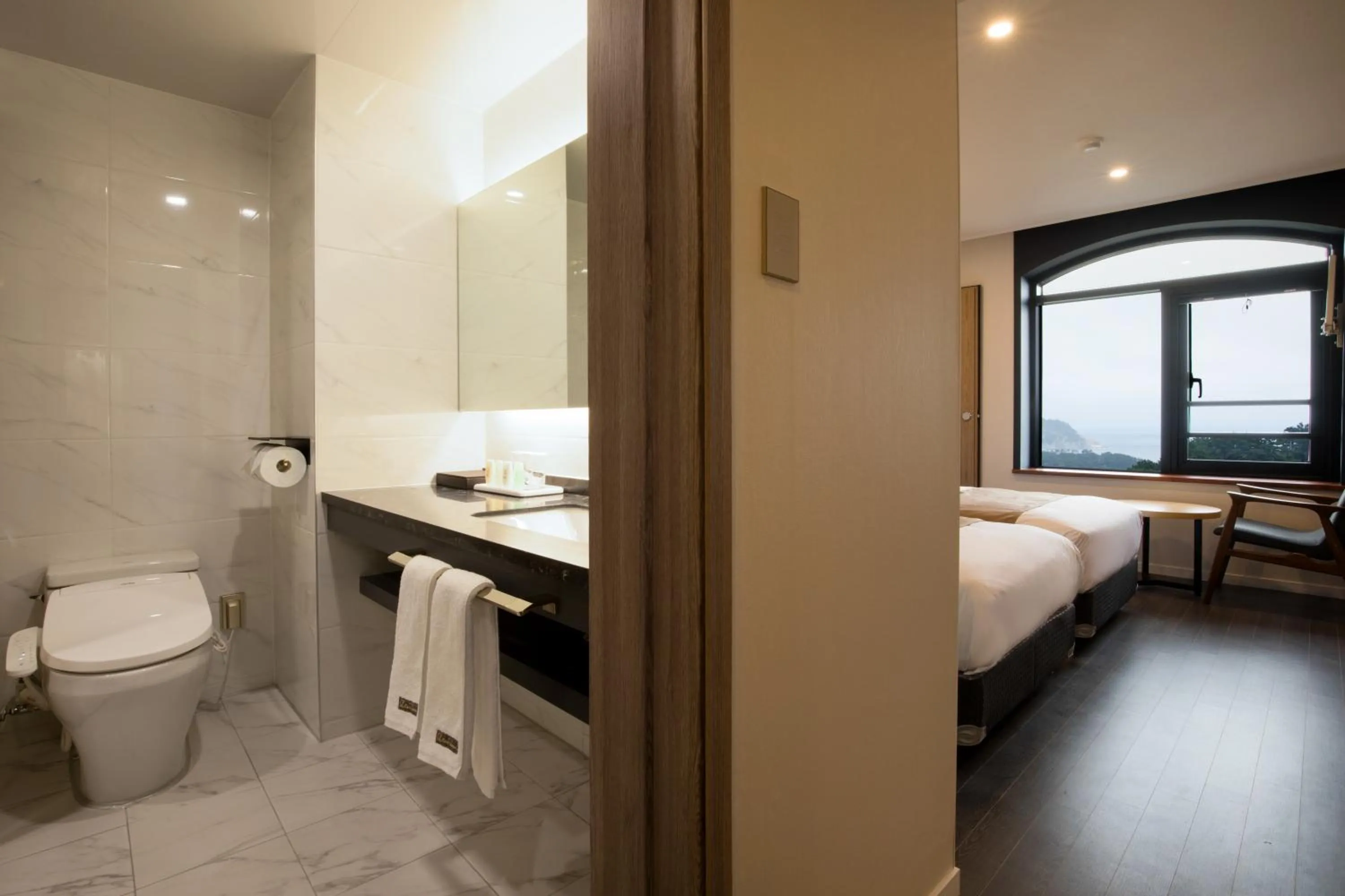 Toilet, Bed in Casaloma Hotel