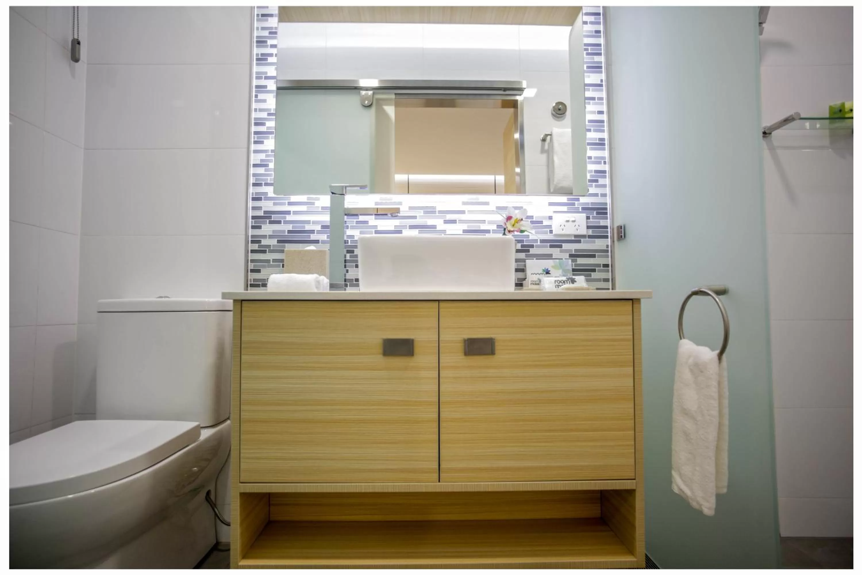 Bathroom in Trip Motel Gatton