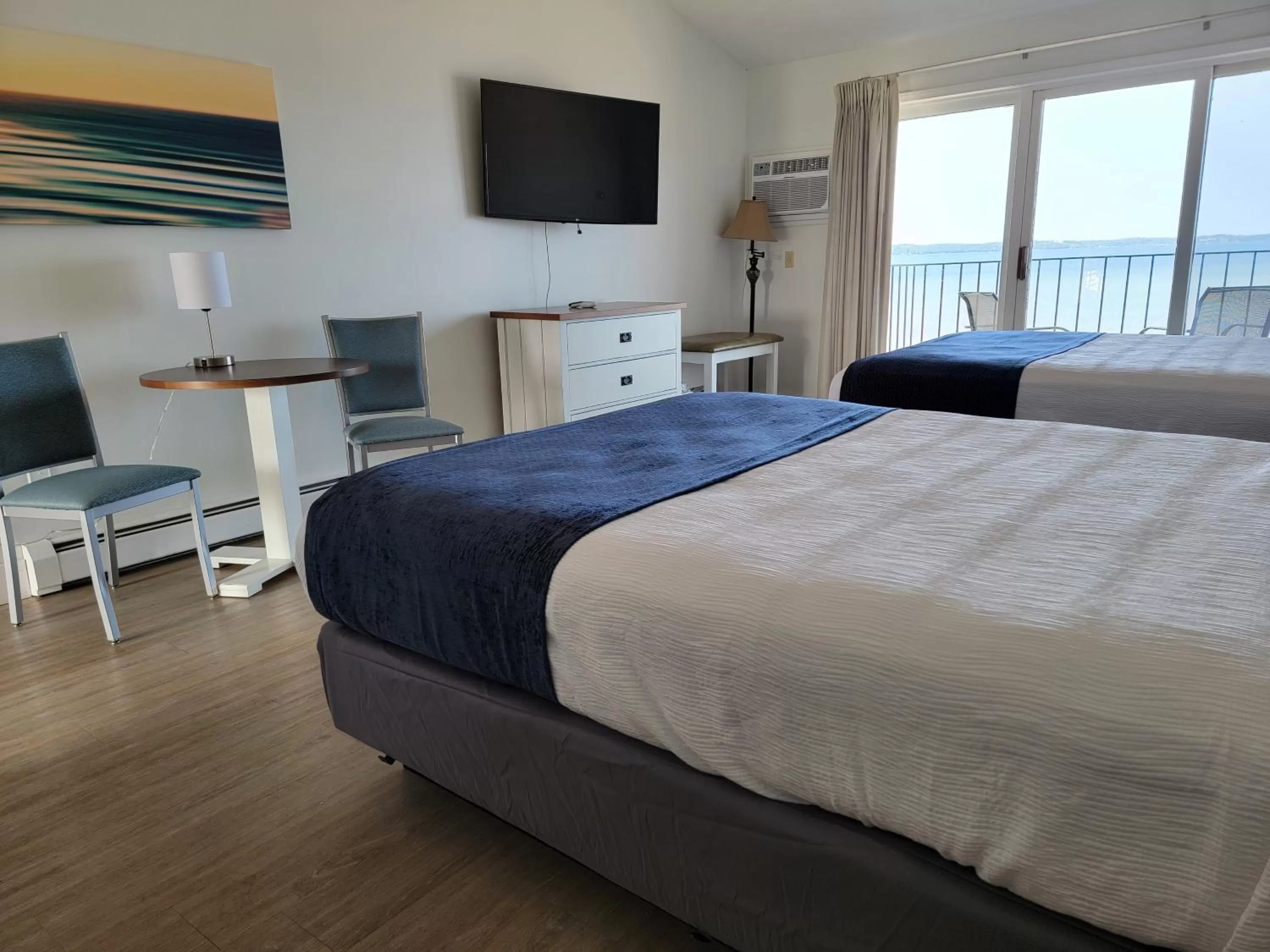 Photo of the whole room, Bed in Pointes North Beachfront Hotel - 2 Person Spa Tub Studios