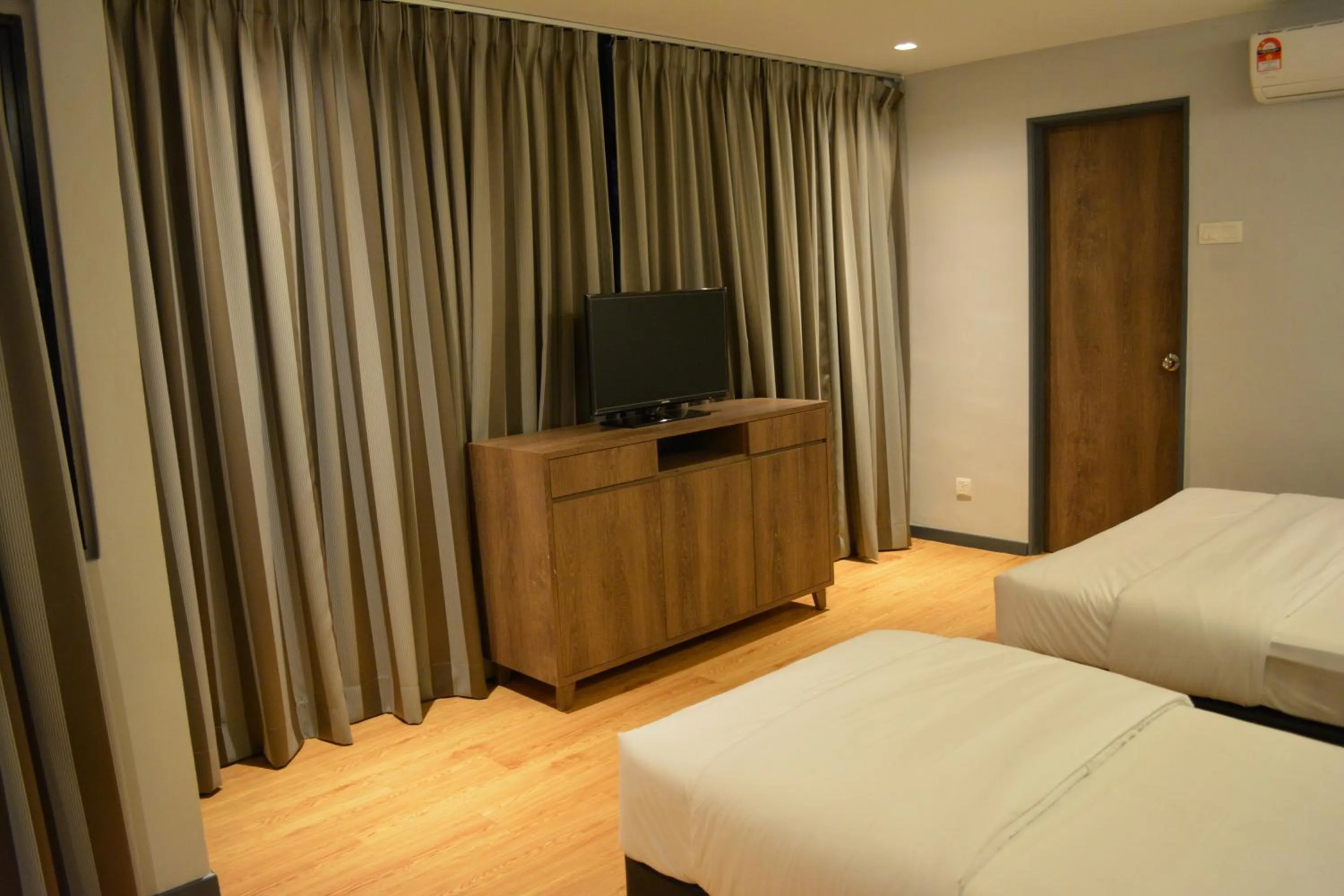 Photo of the whole room, Bed in Go Hotel