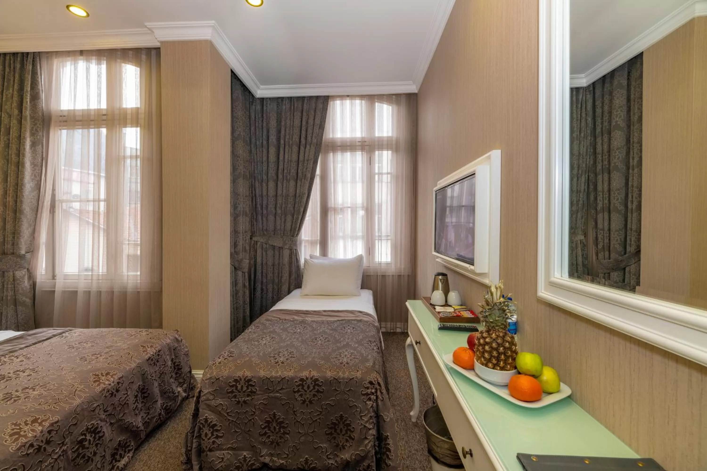 Living room, Bed in Alpek Hotel