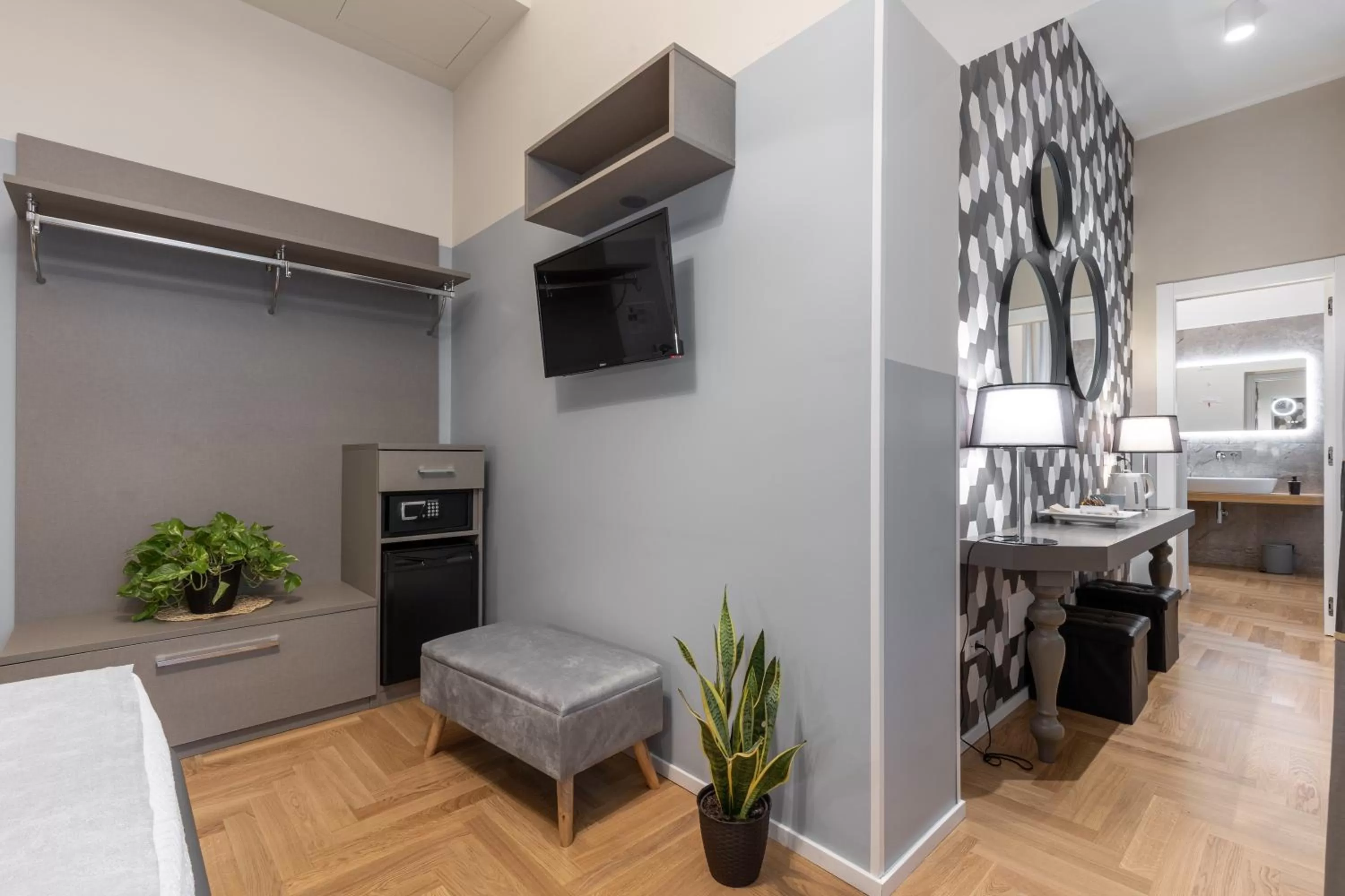 Bed, TV/Entertainment Center in Suites Romae Rex