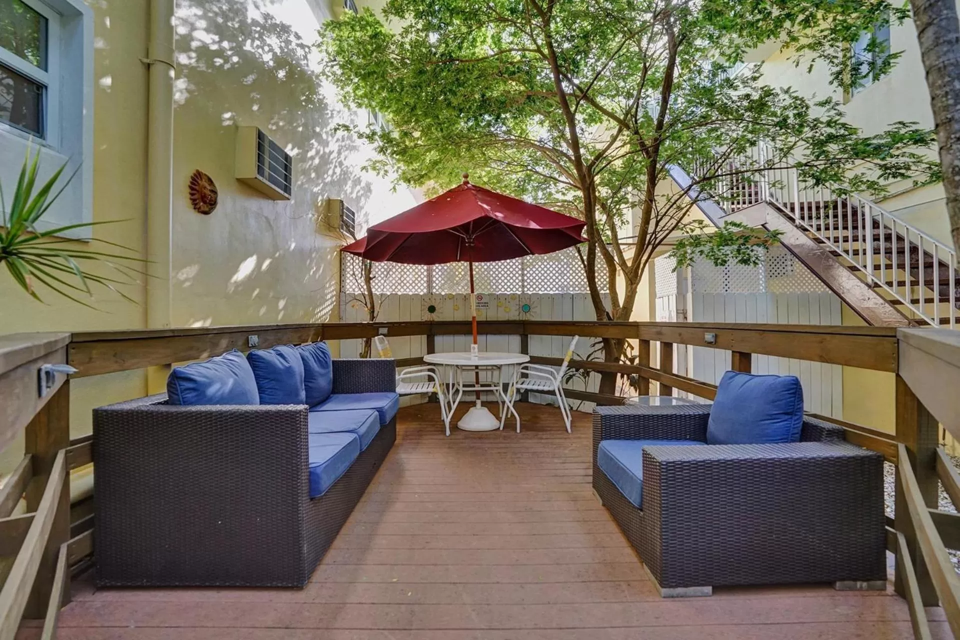 Seating area in The Worthington Resorts - Clothing Optional - Men Only - Solo hombres