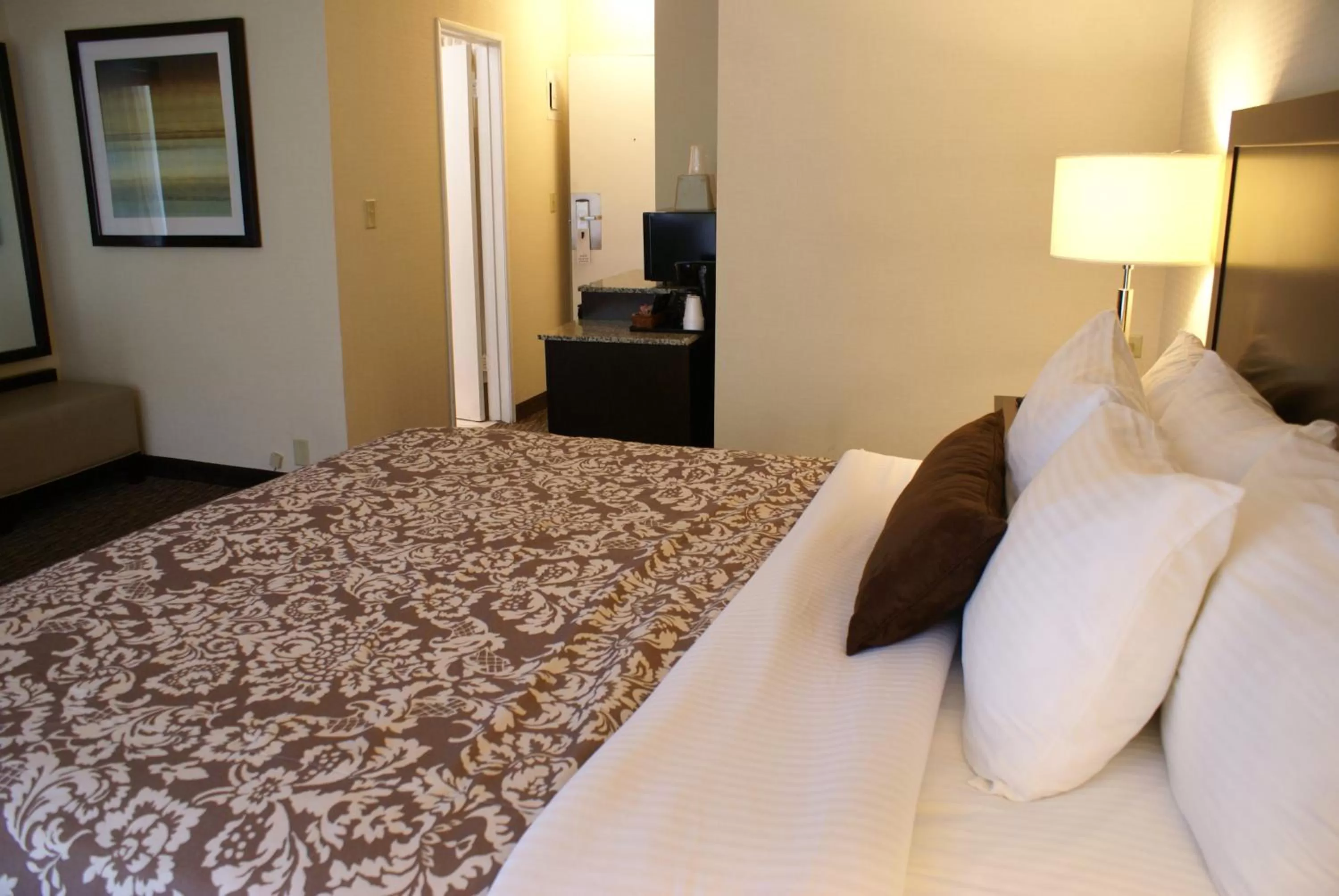 Standard King Room in Royal Palace Westwood Hotel