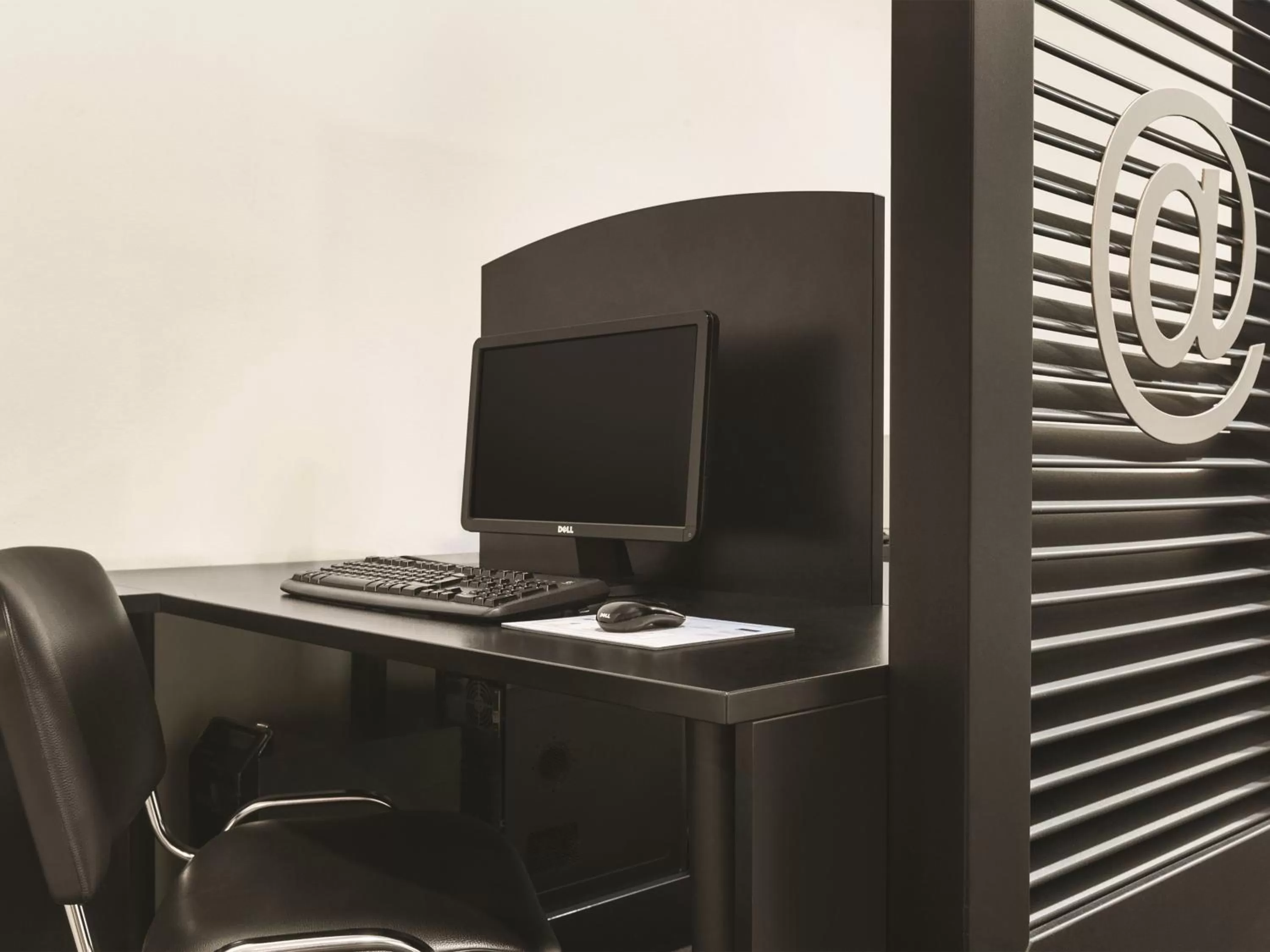 Business facilities, TV/Entertainment Center in Hotel Ramada Brussels Woluwe