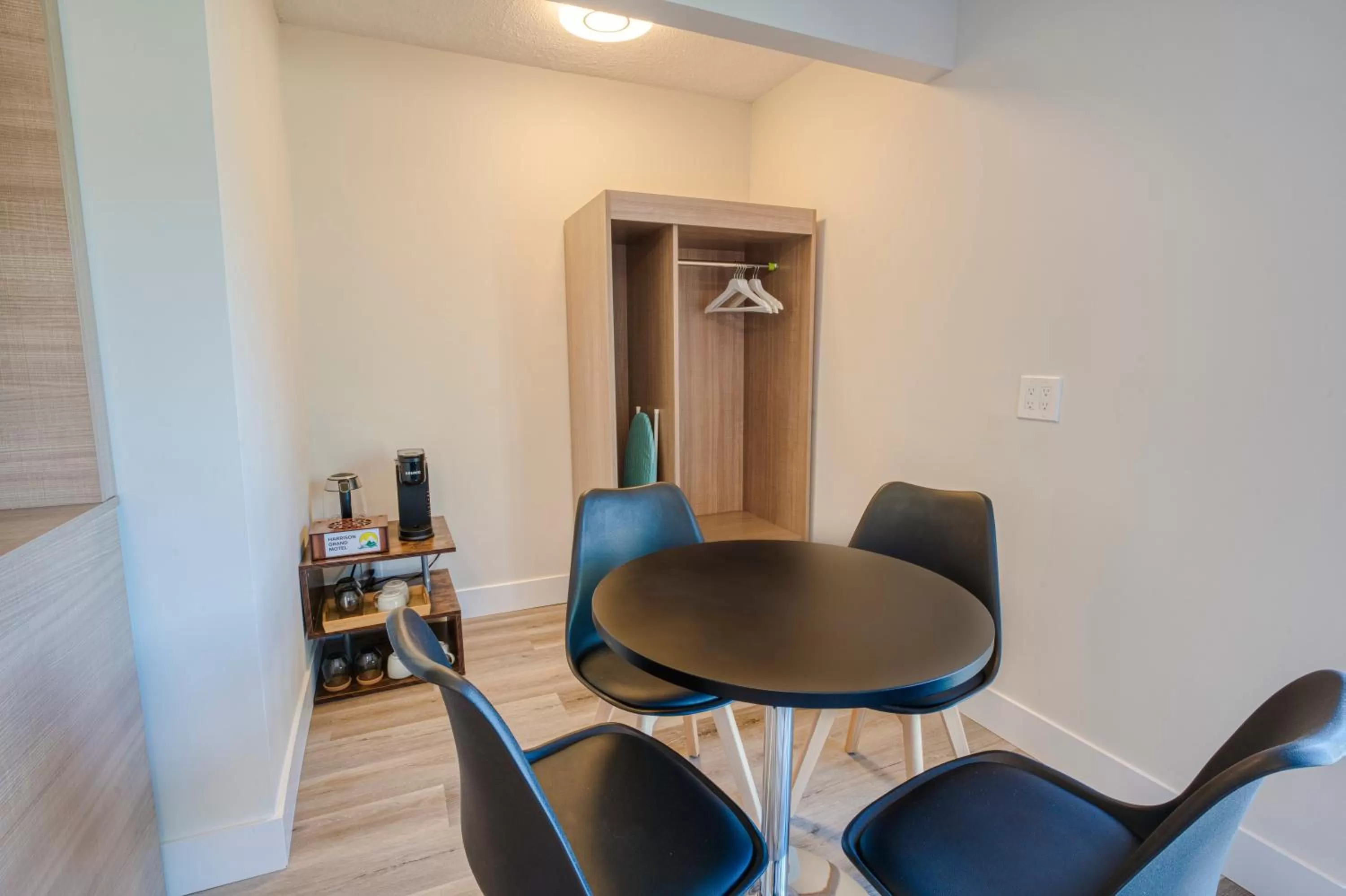 Dining area in Harrison Grand Motel
