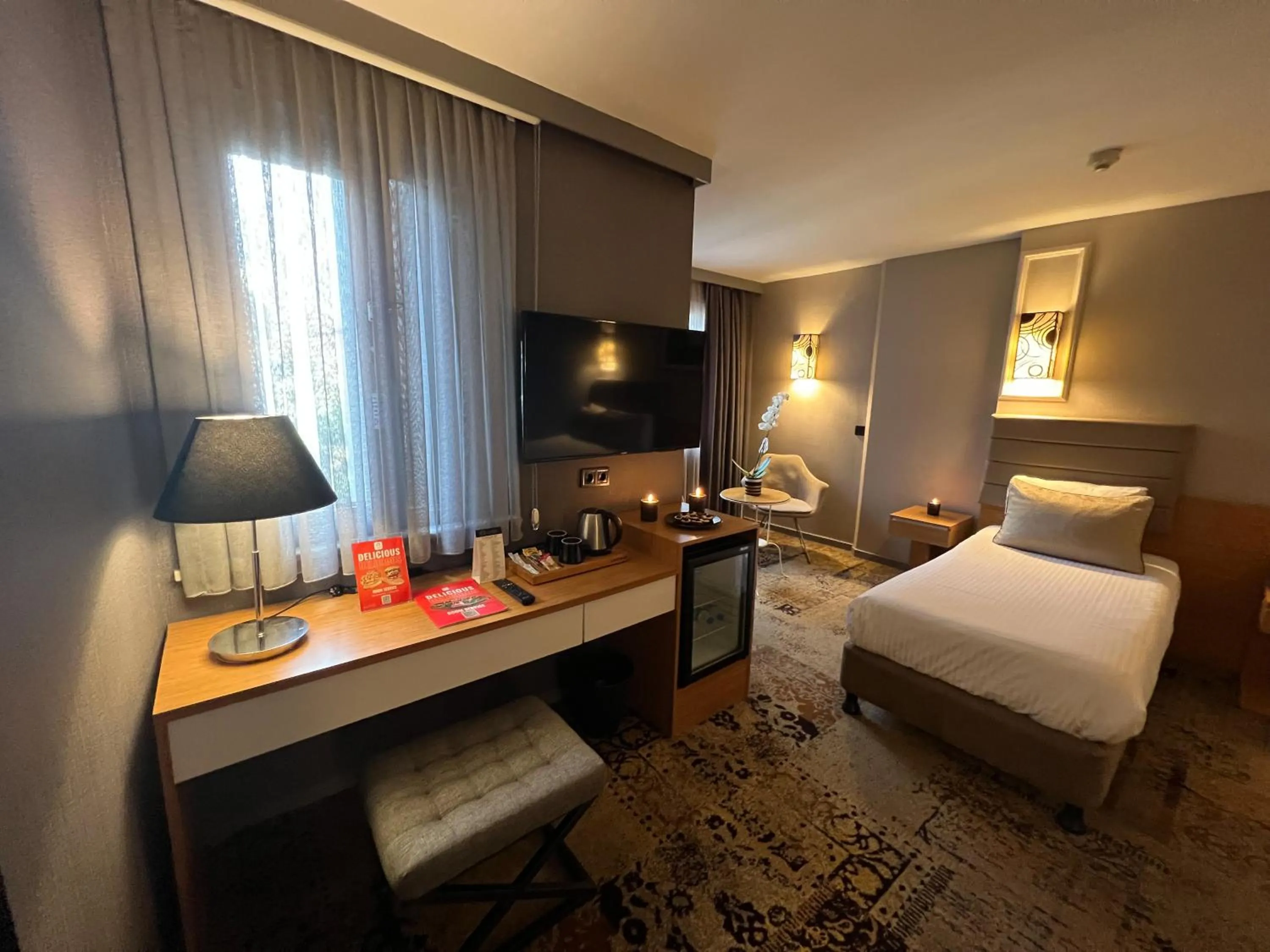 Photo of the whole room, Bed in All Seasons Hotel