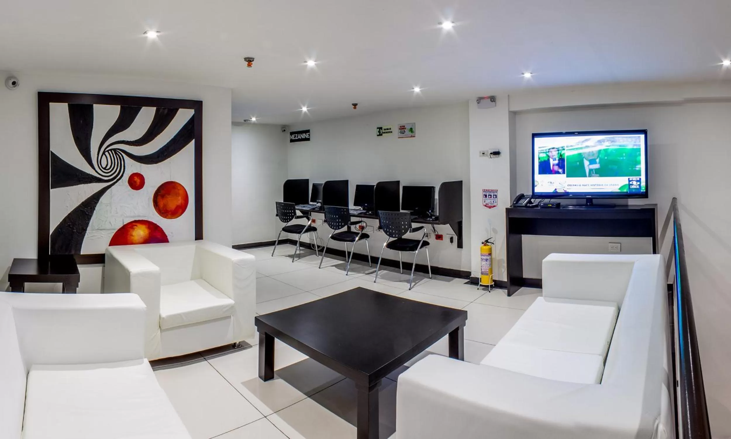 Communal lounge/ TV room in Hotel Metropolitano