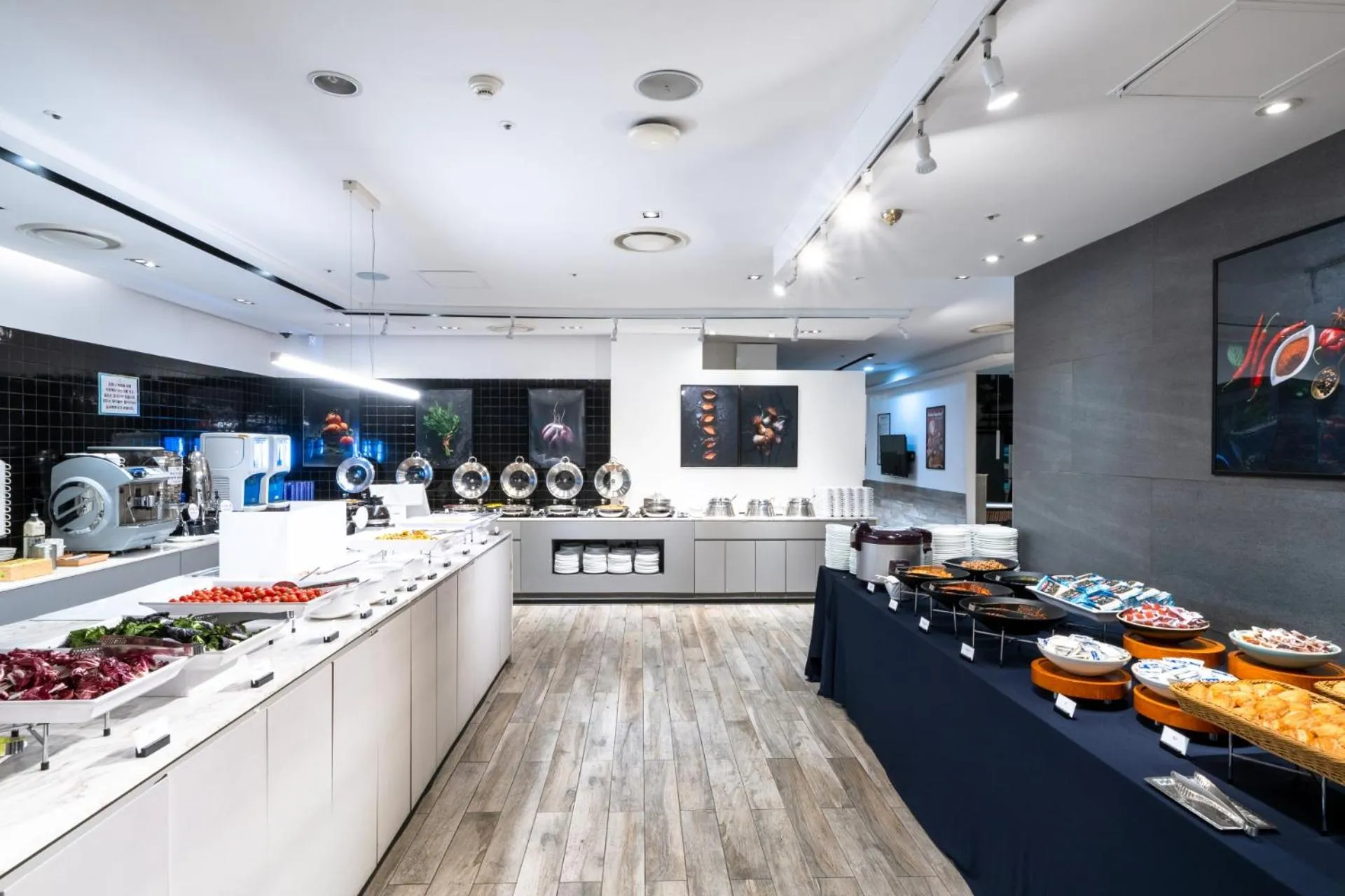 Breakfast, Restaurant/Places to Eat in Hotel Whistlelark, BW Signature Collection