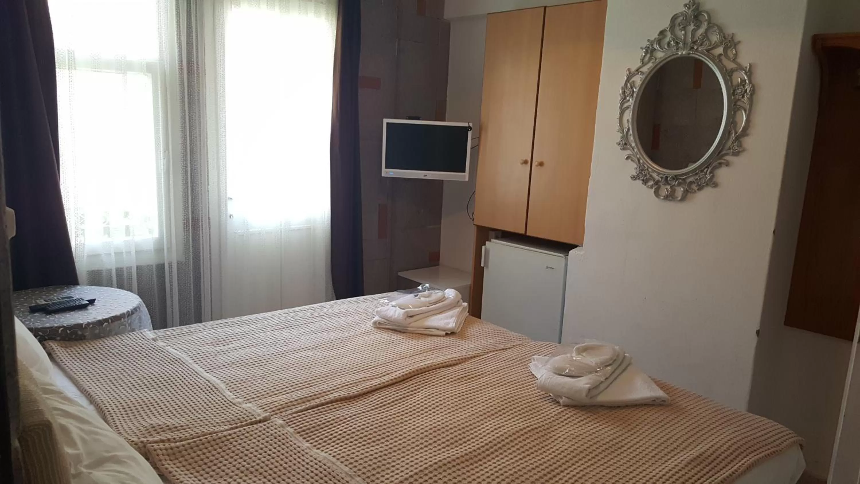 Photo of the whole room in Foça Ensar Hotel