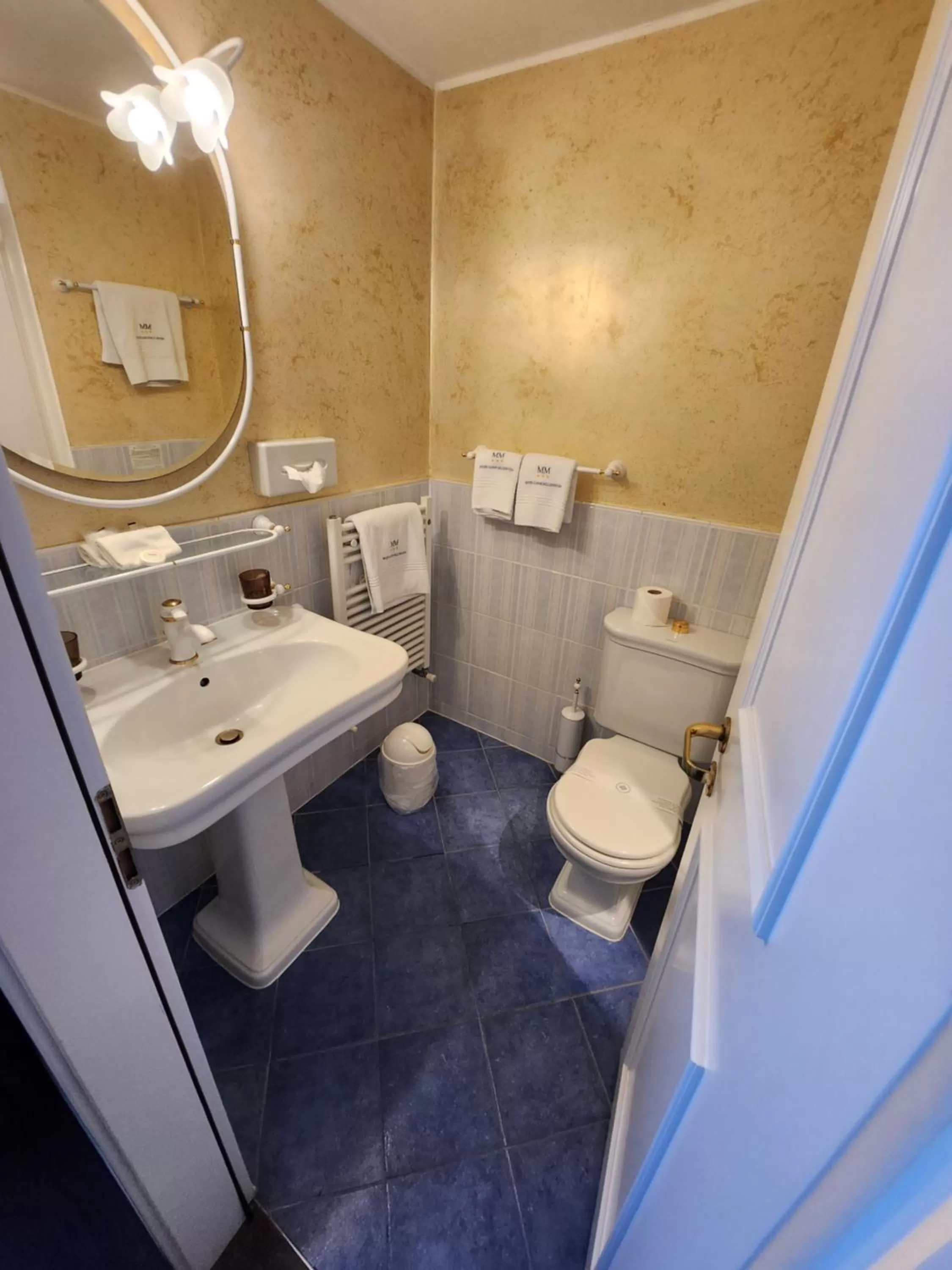 Photo of the whole room in Hotel Millennium