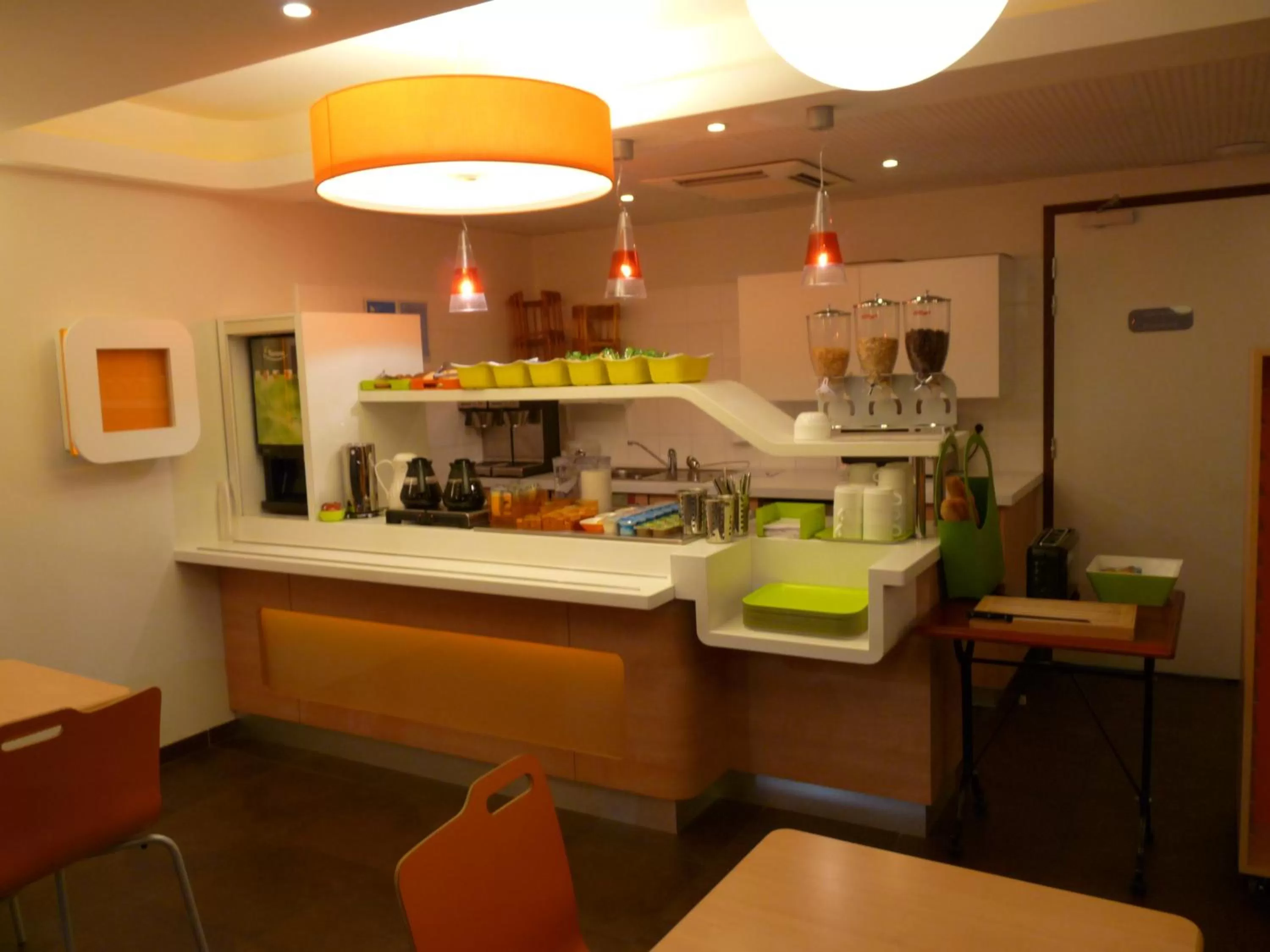 Food and drinks in ibis budget Montauban Les Chaumes