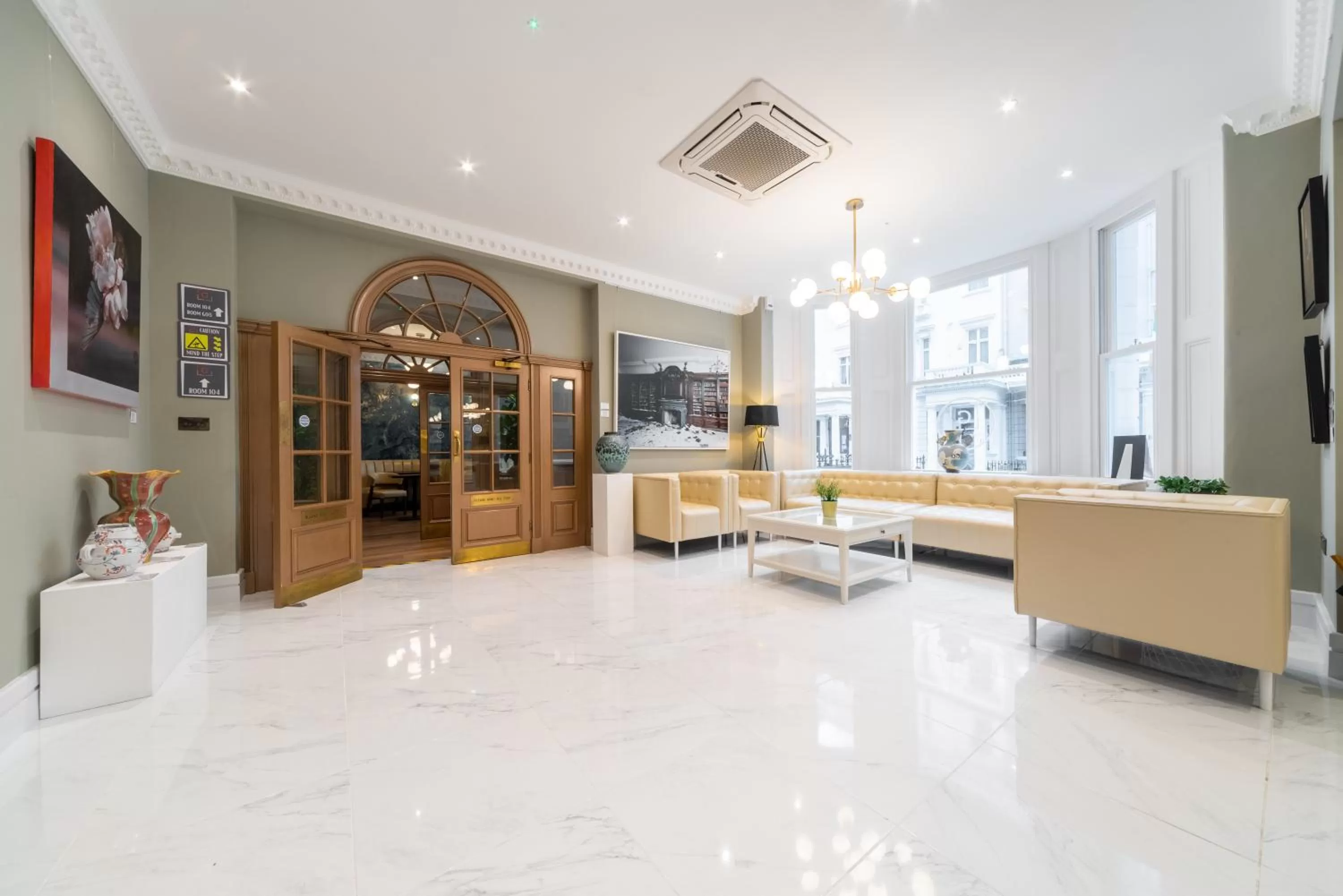 Lobby or reception in Gainsborough Hotel