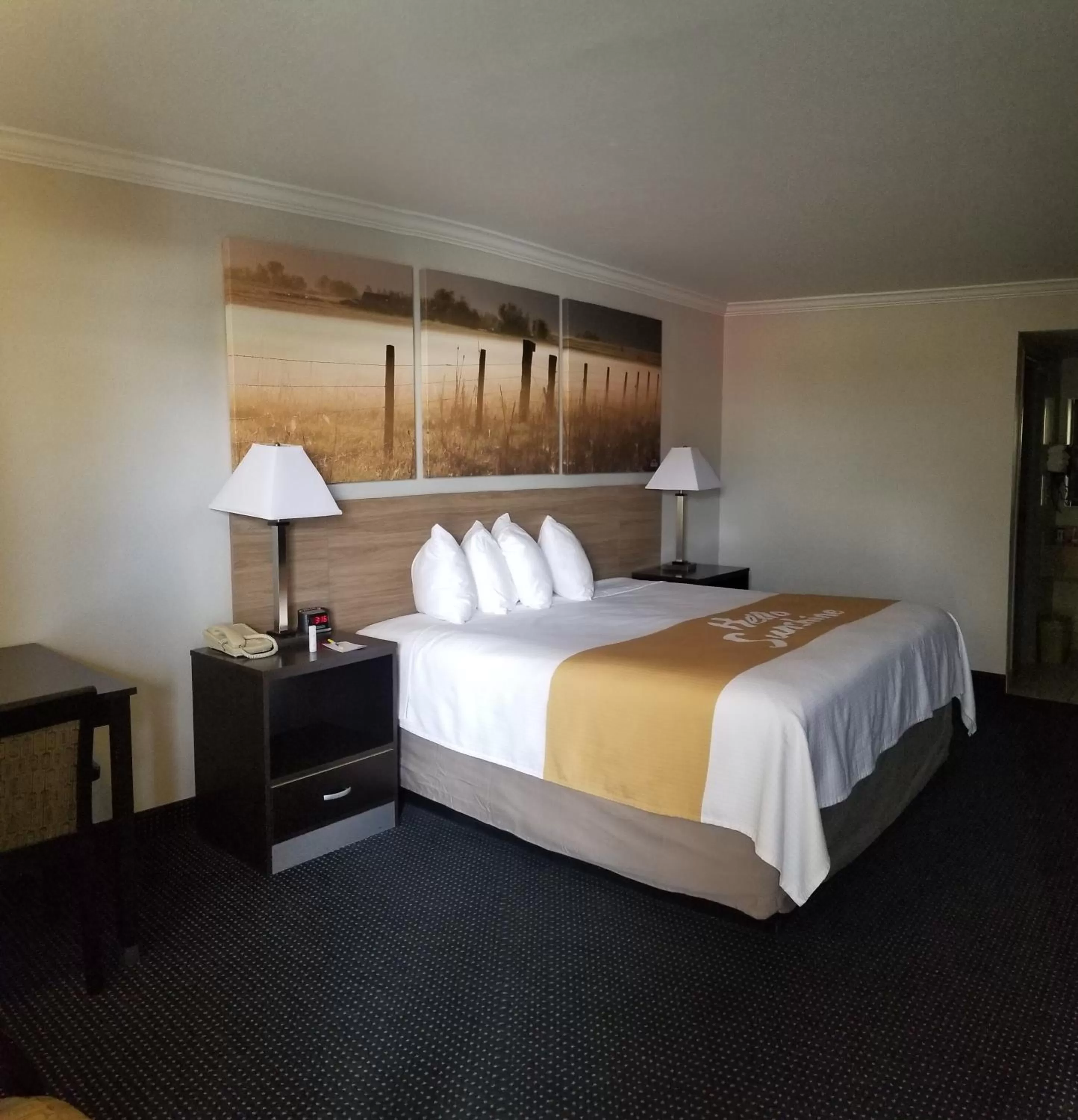 Bed in Days Inn by Wyndham Winnemucca