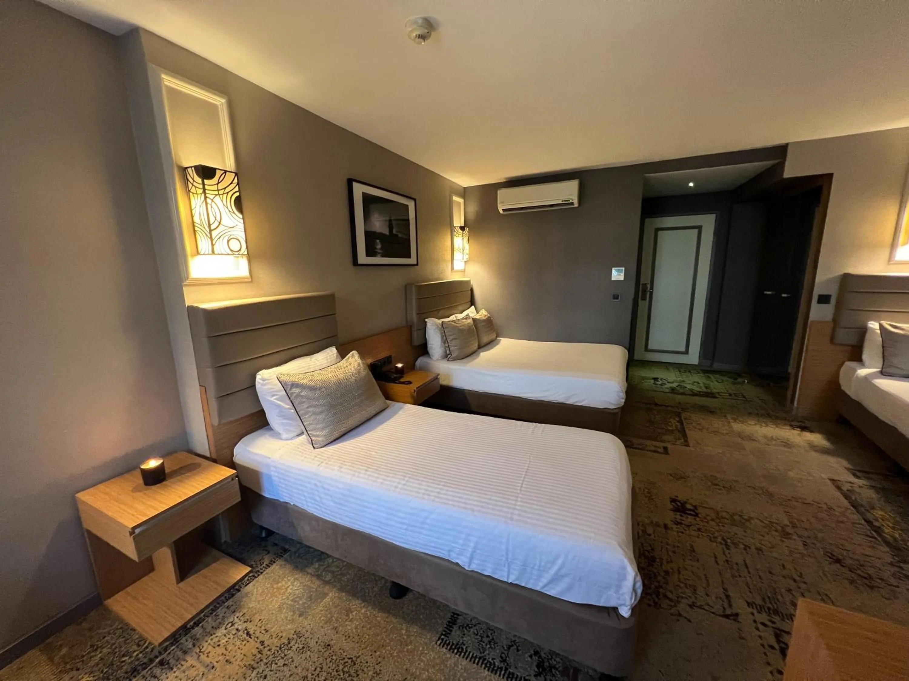 Photo of the whole room, Bed in All Seasons Hotel