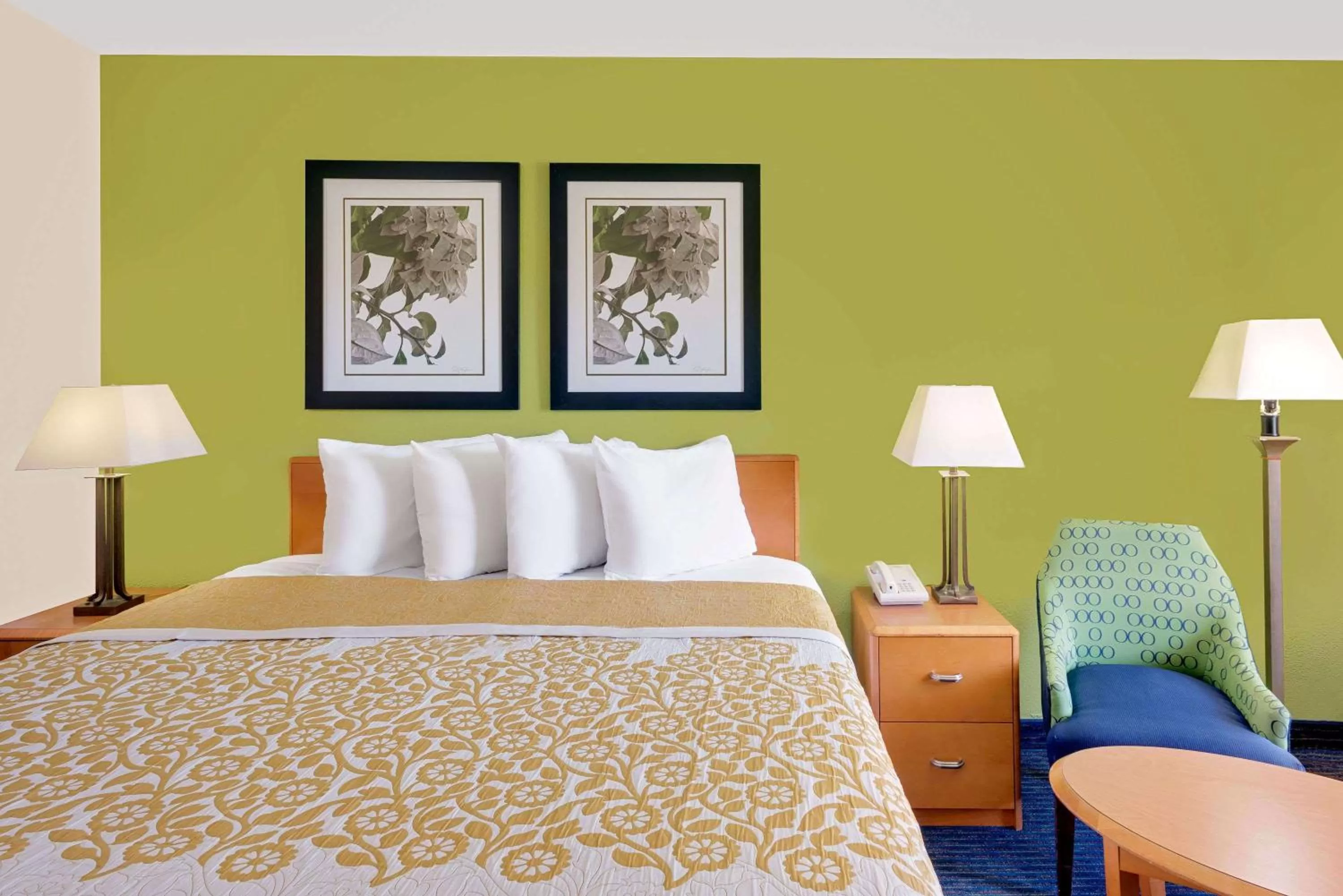 Photo of the whole room, Bed in Days Inn by Wyndham Easton