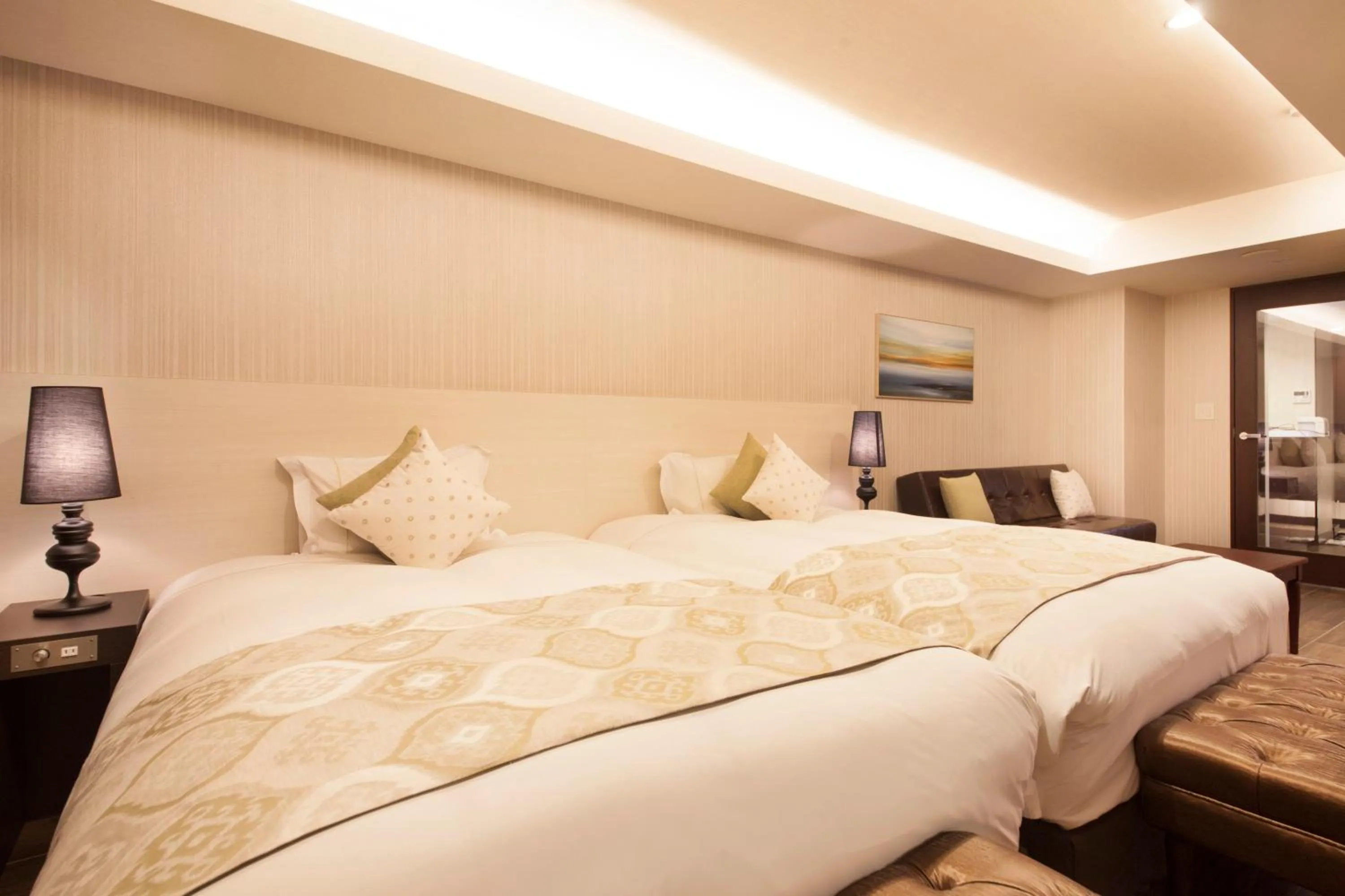 Photo of the whole room, Bed in The Centurion Classic Akasaka