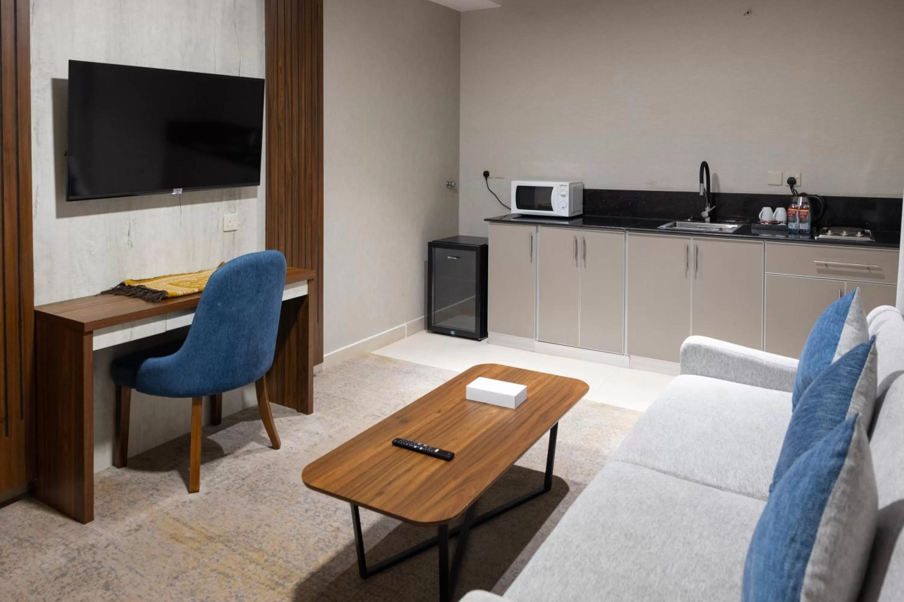 TV and multimedia in Sweet Home For Serviced Accommodation