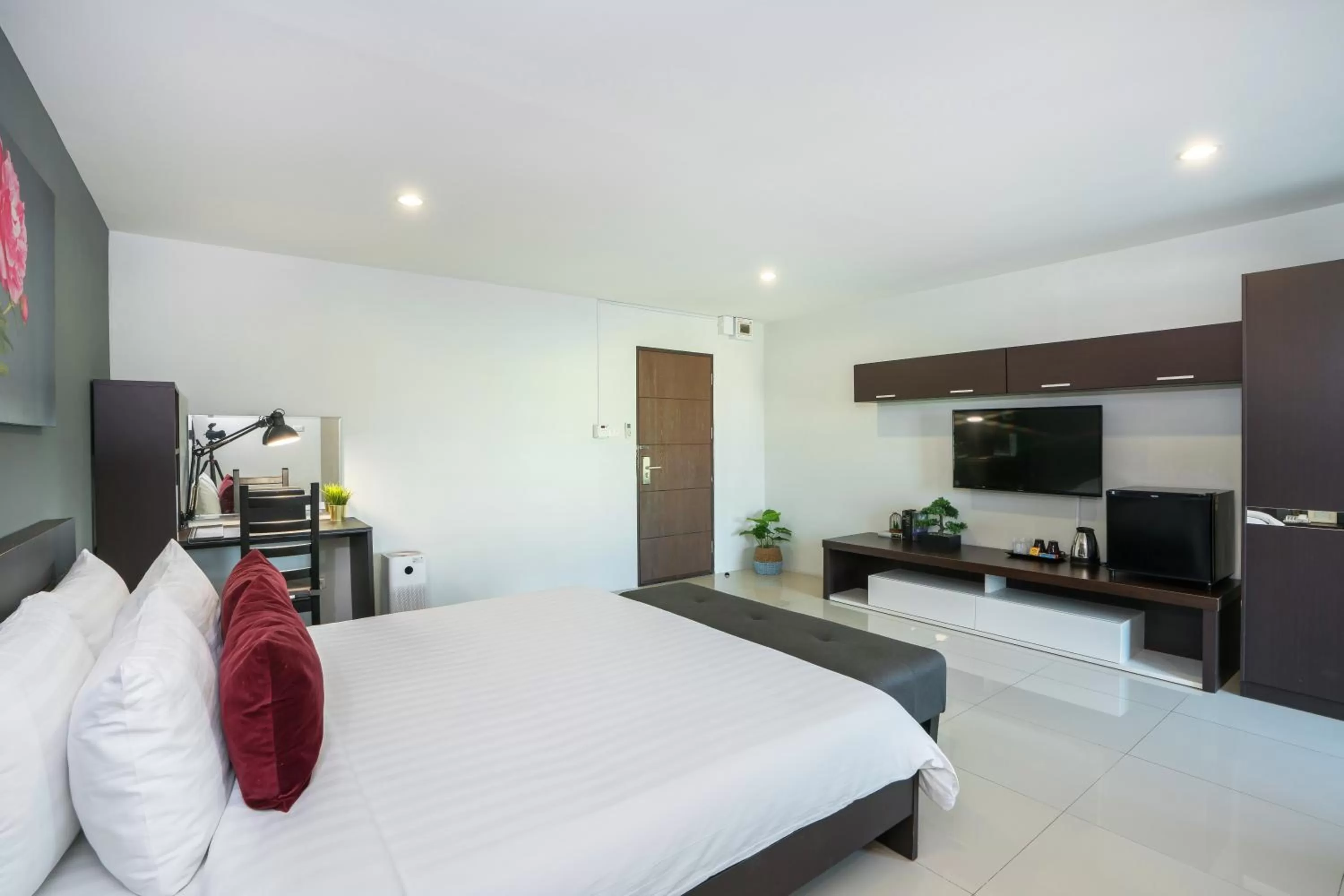 Photo of the whole room, Bed in De Botan Srinakarin Hotel & Residence